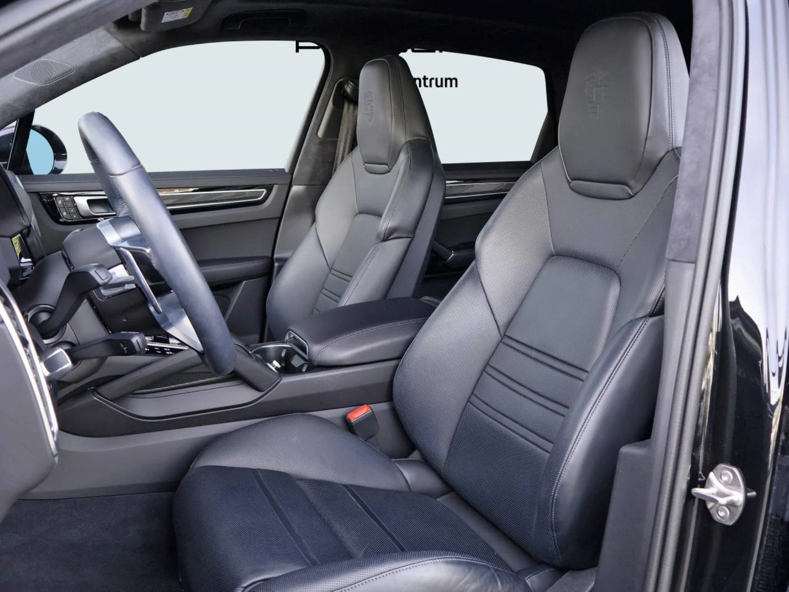 PORSCHE Cayenne GTS, Petrol, Second hand / Used, Automatic - 5