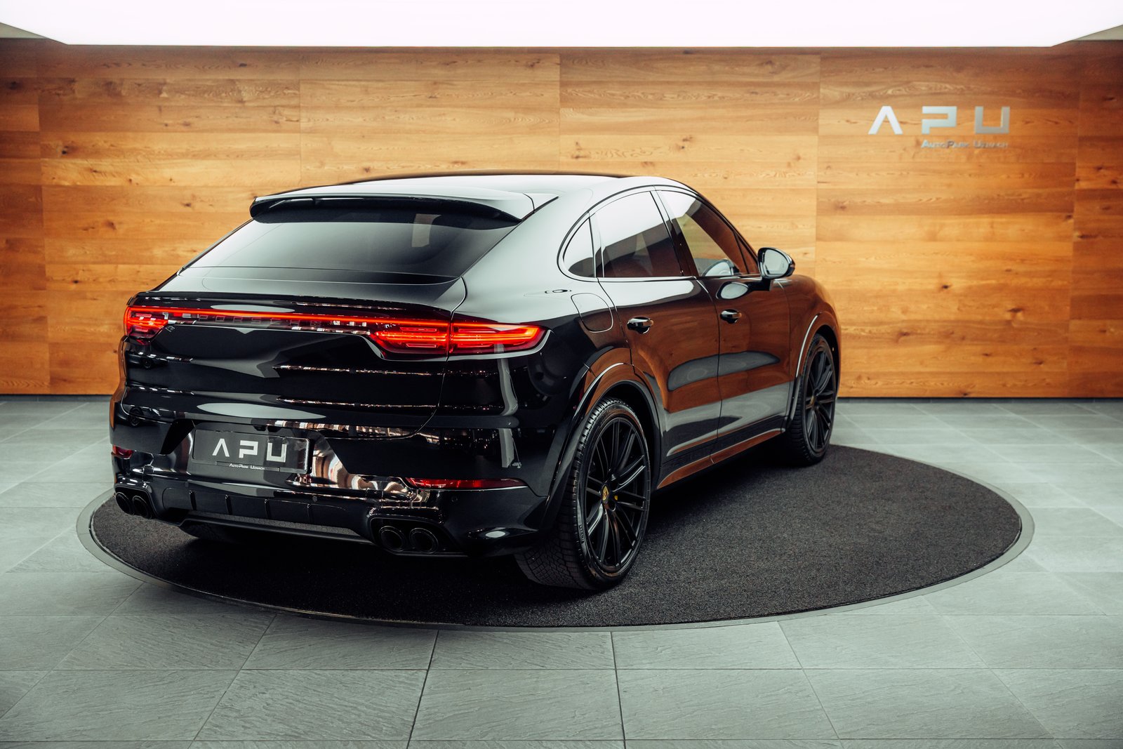 PORSCHE Cayenne Turbo Coupé S E-Hybrid, Plug-in-Hybrid Petrol/Electric, Second hand / Used, Automatic - 2