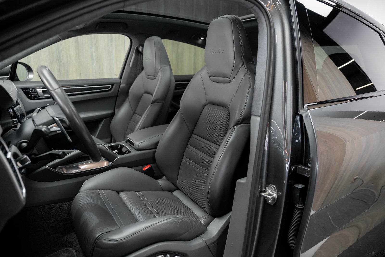 PORSCHE Cayenne Turbo Coupé CH-Fz Approved 09.27, Benzin, Occasion / Gebraucht, Automatik - 6
