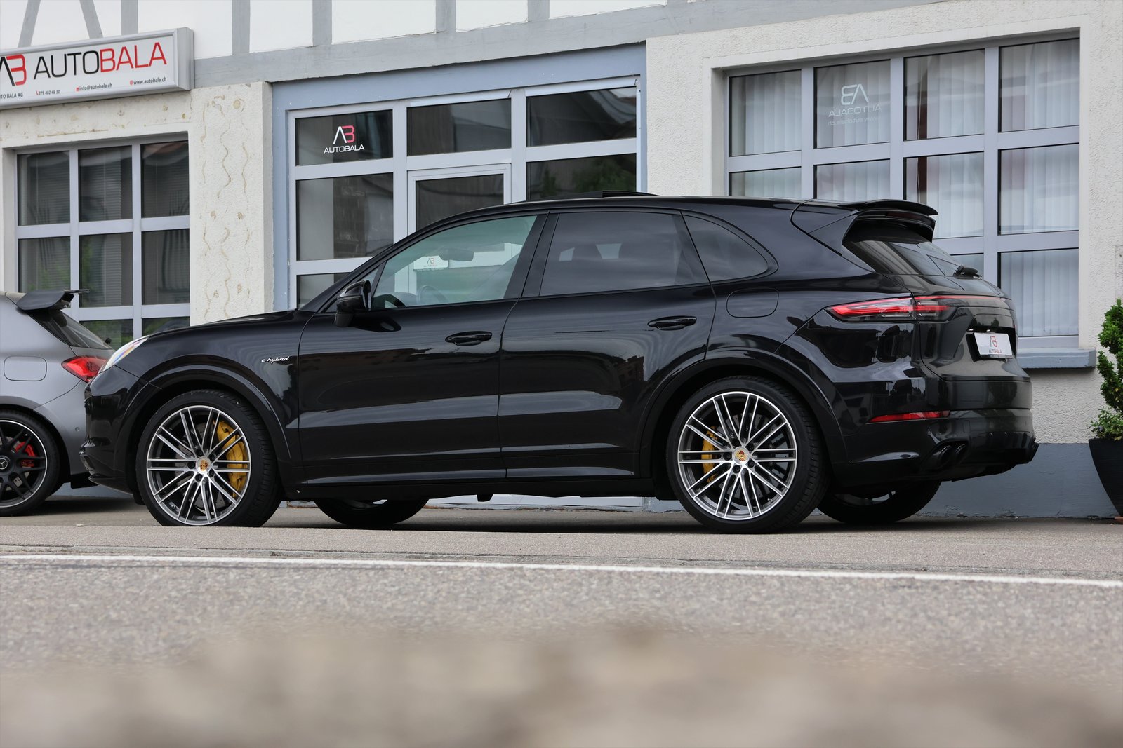PORSCHE Cayenne Turbo S E-Hybrid (CH) Approved bis 12/26, Plug-in-Hybrid Petrol/Electric, Second hand / Used, Automatic - 4