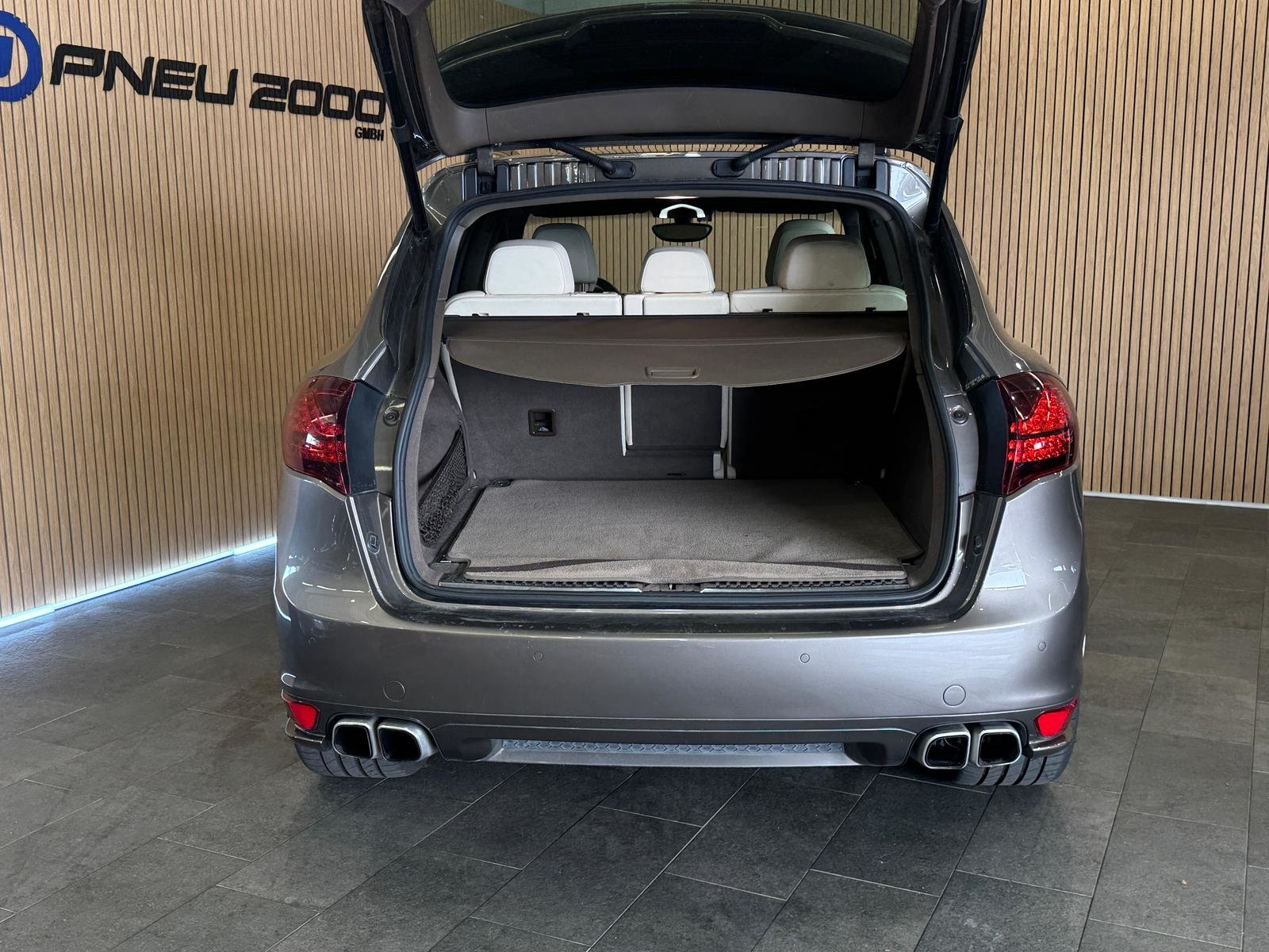 PORSCHE Cayenne S Diesel, Diesel, Second hand / Used, Automatic - 3