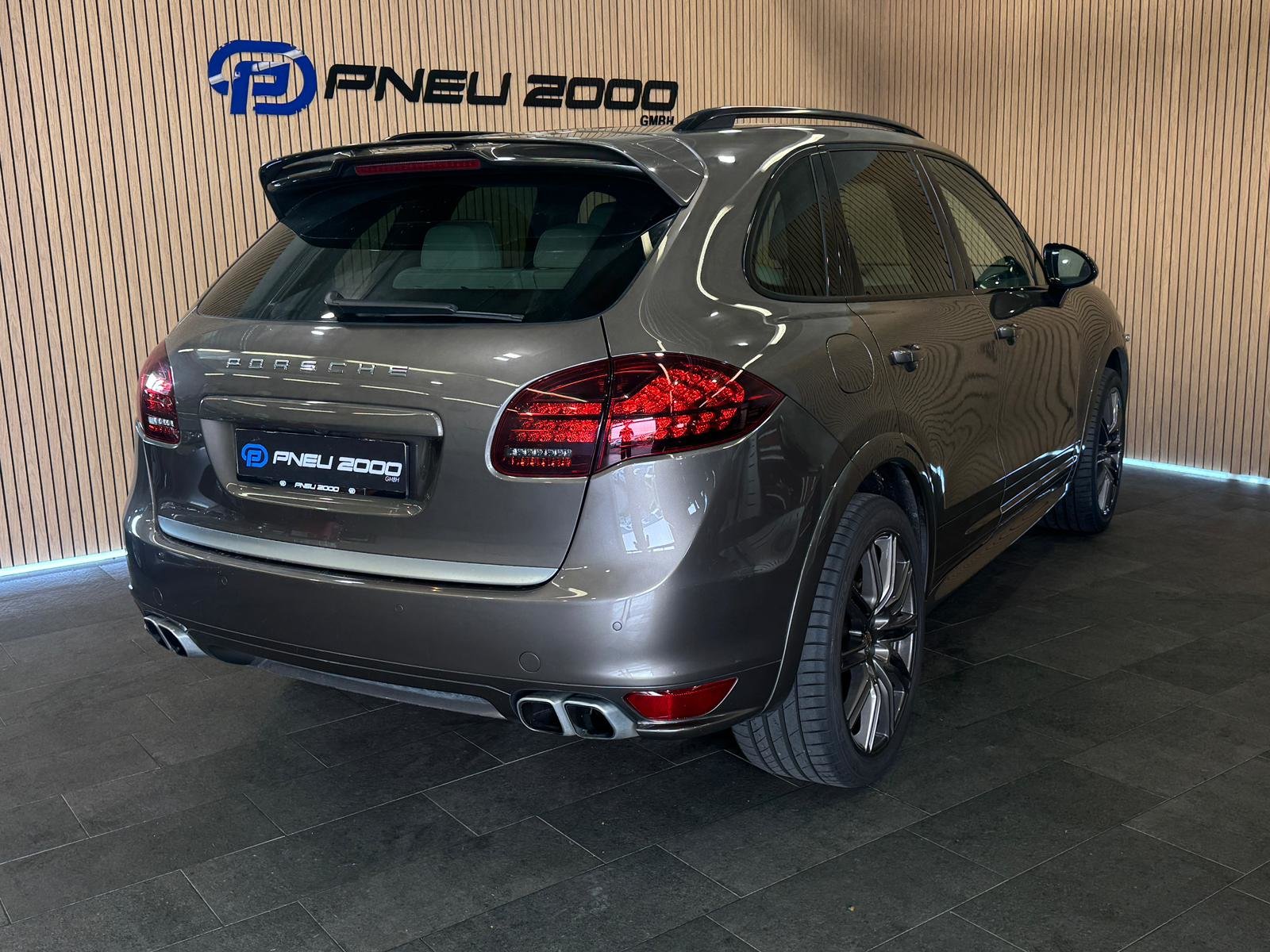 PORSCHE Cayenne S Diesel, Diesel, Second hand / Used, Automatic - 7