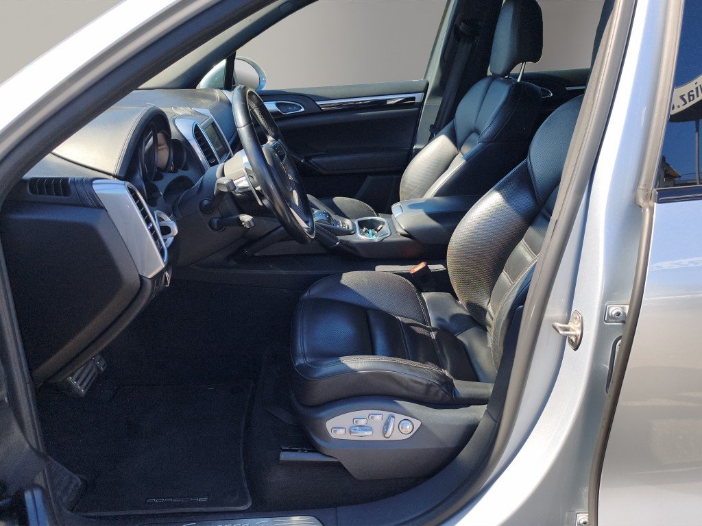PORSCHE Cayenne 3.0 V6 S E-Hybrid, Plug-in-Hybrid Petrol/Electric, Second hand / Used, Automatic - 3