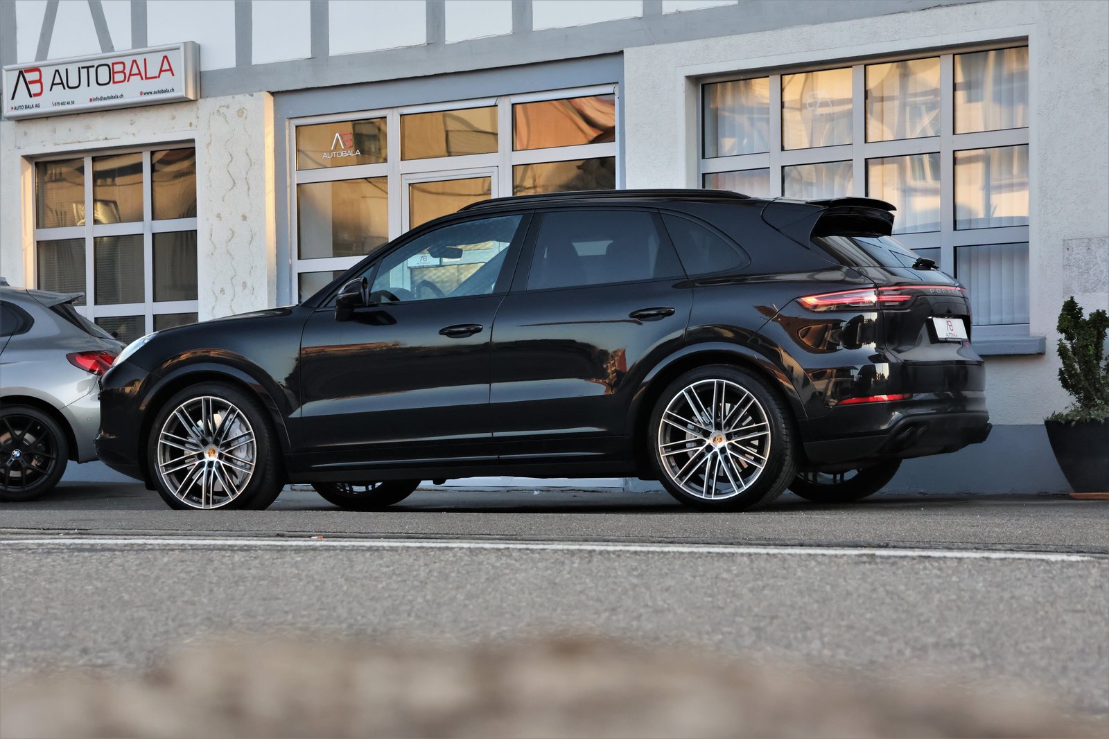 PORSCHE Cayenne Turbo (CH) + 3.5T AHK, Benzina, Occasioni / Usate, Automatico - 4