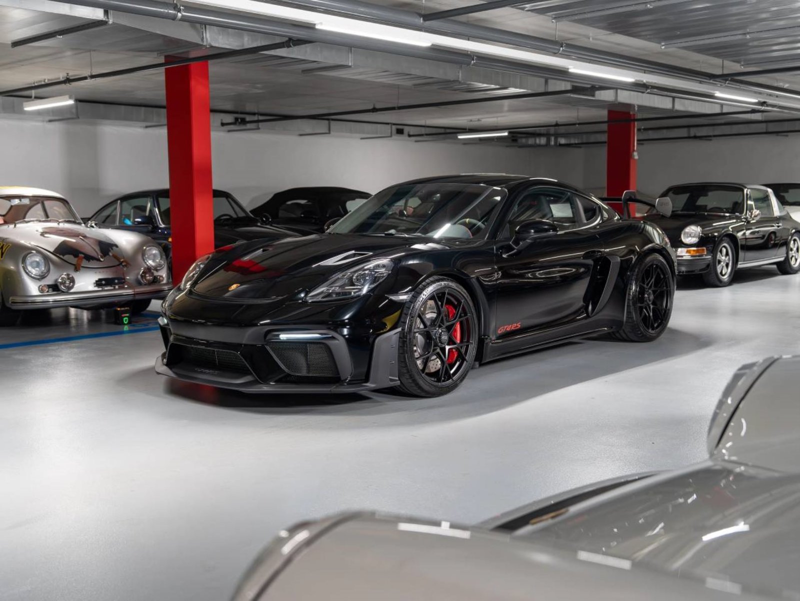 PORSCHE 718 Cayman GT4 RS