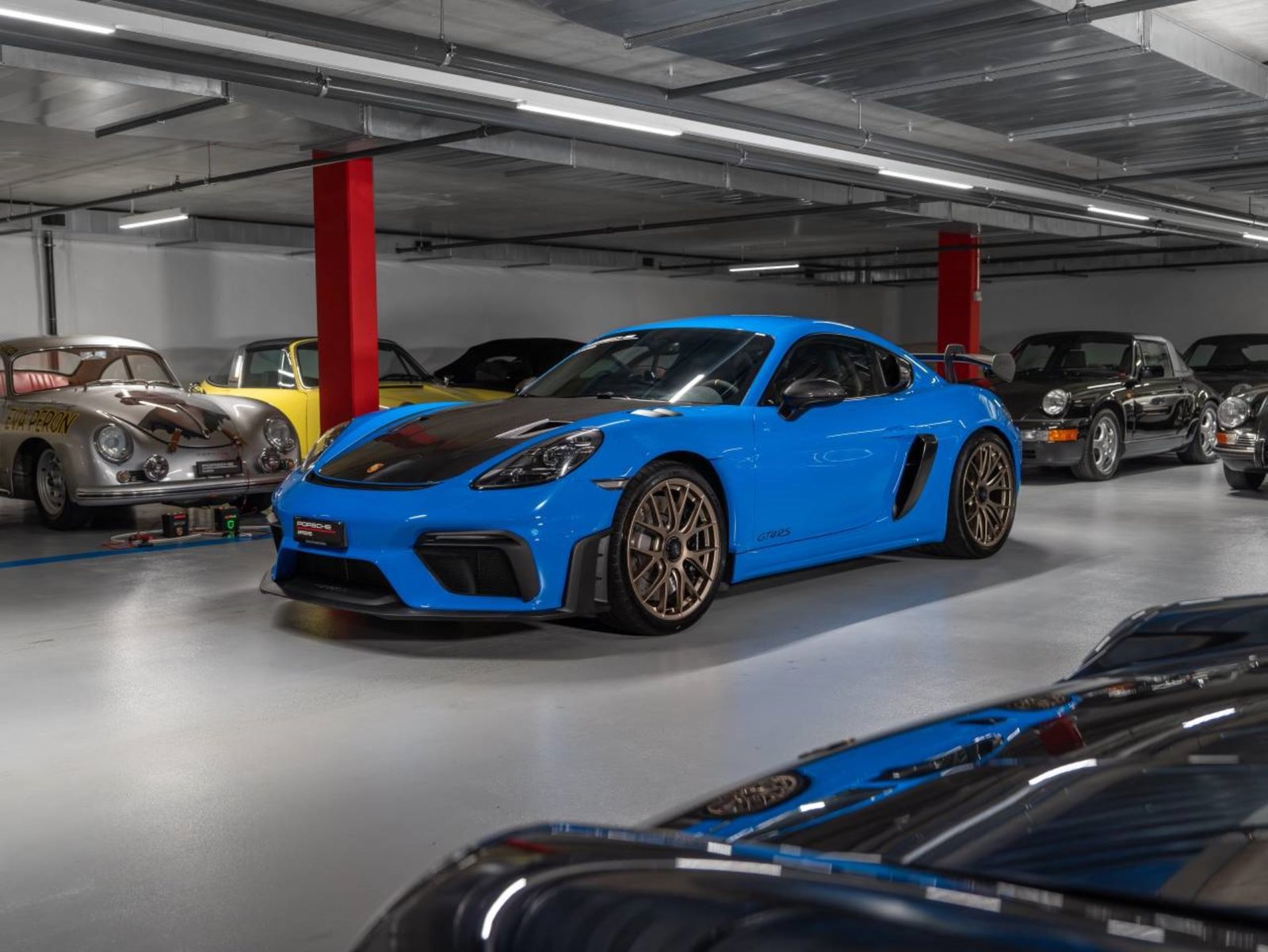 PORSCHE 718 Cayman GT4 RS