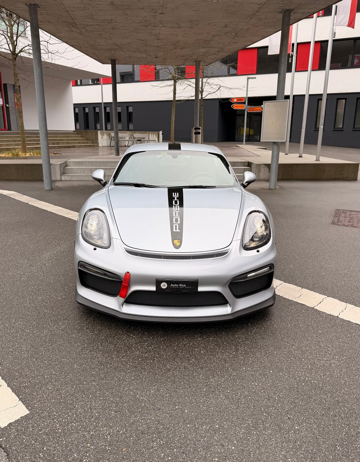 PORSCHE Cayman GT4