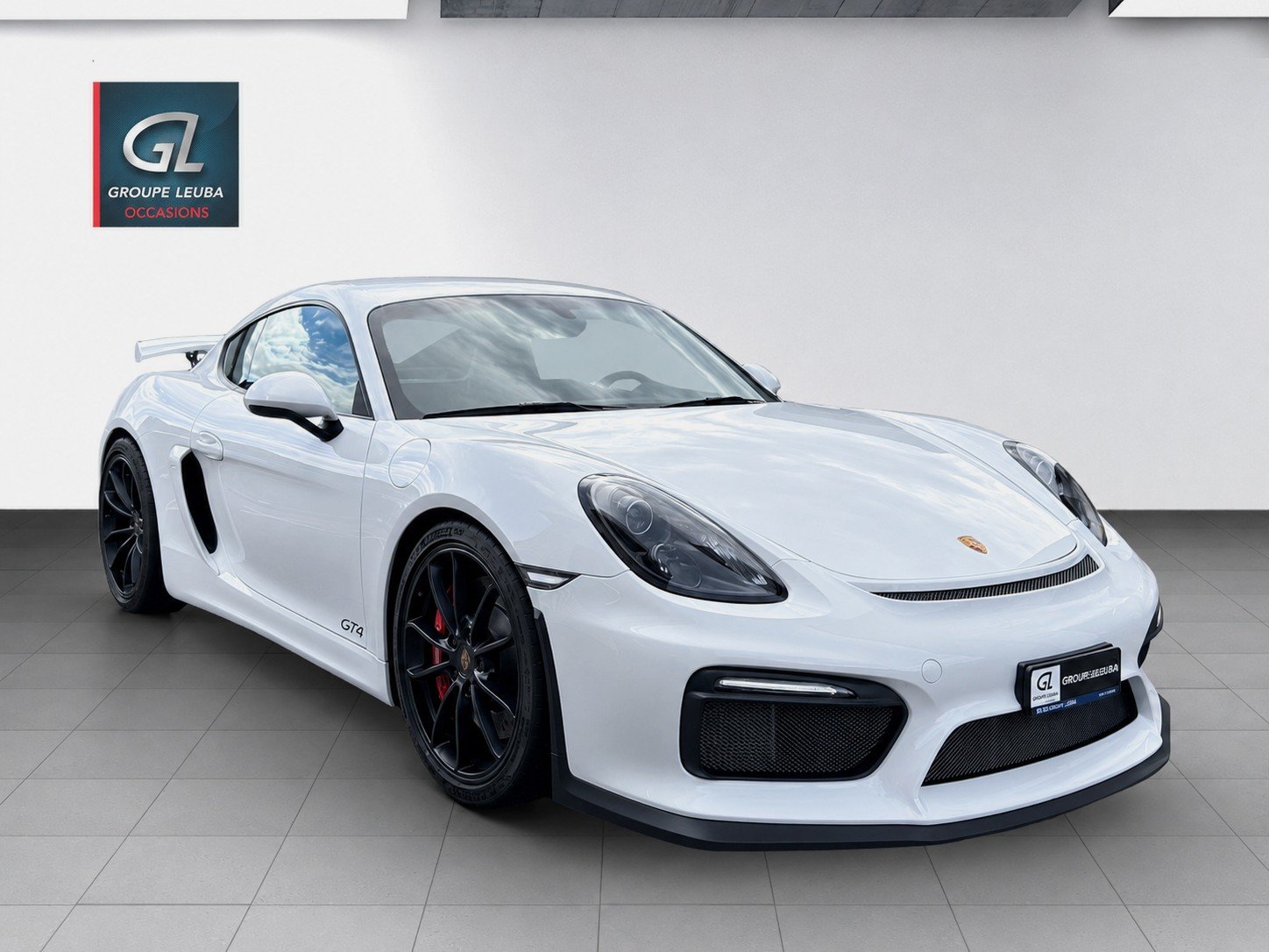 PORSCHE Cayman GT4
