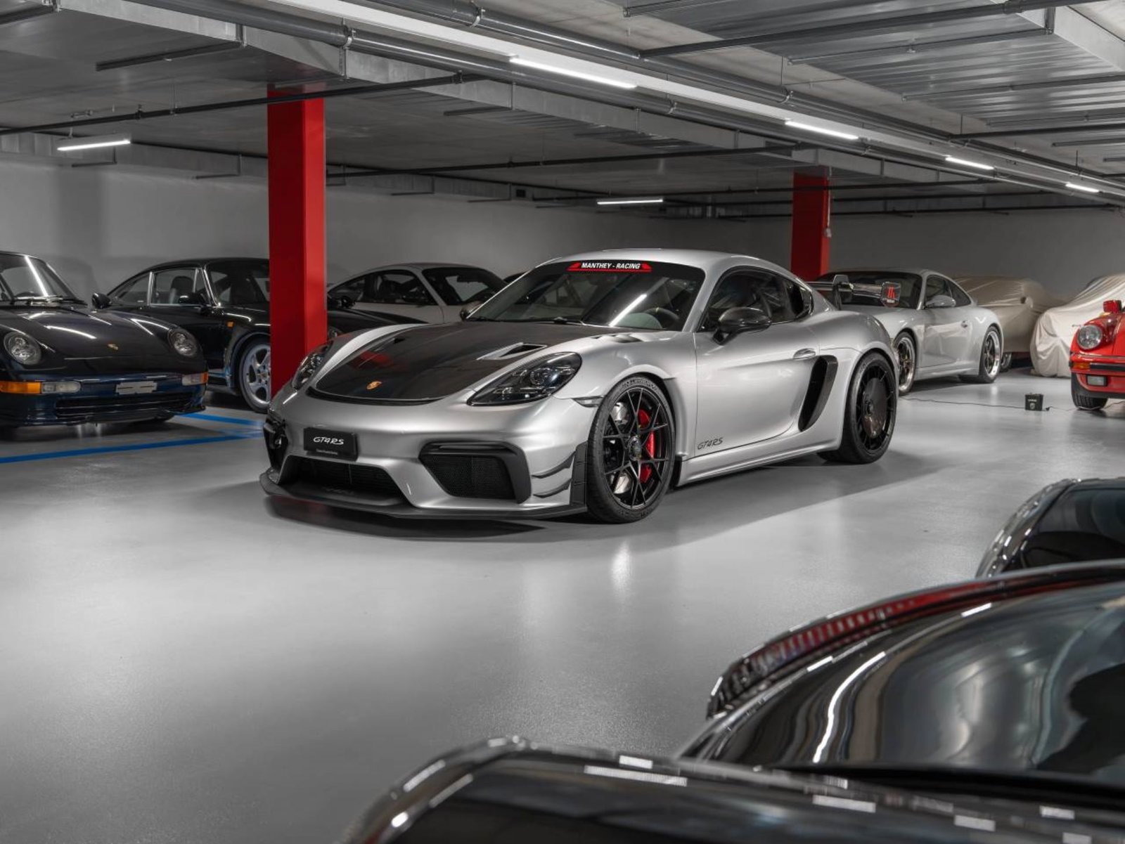 PORSCHE 718 Cayman GT4 RS