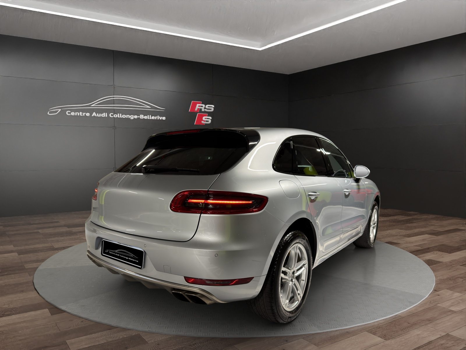 PORSCHE Macan Turbo, Petrol, Second hand / Used, Automatic - 6