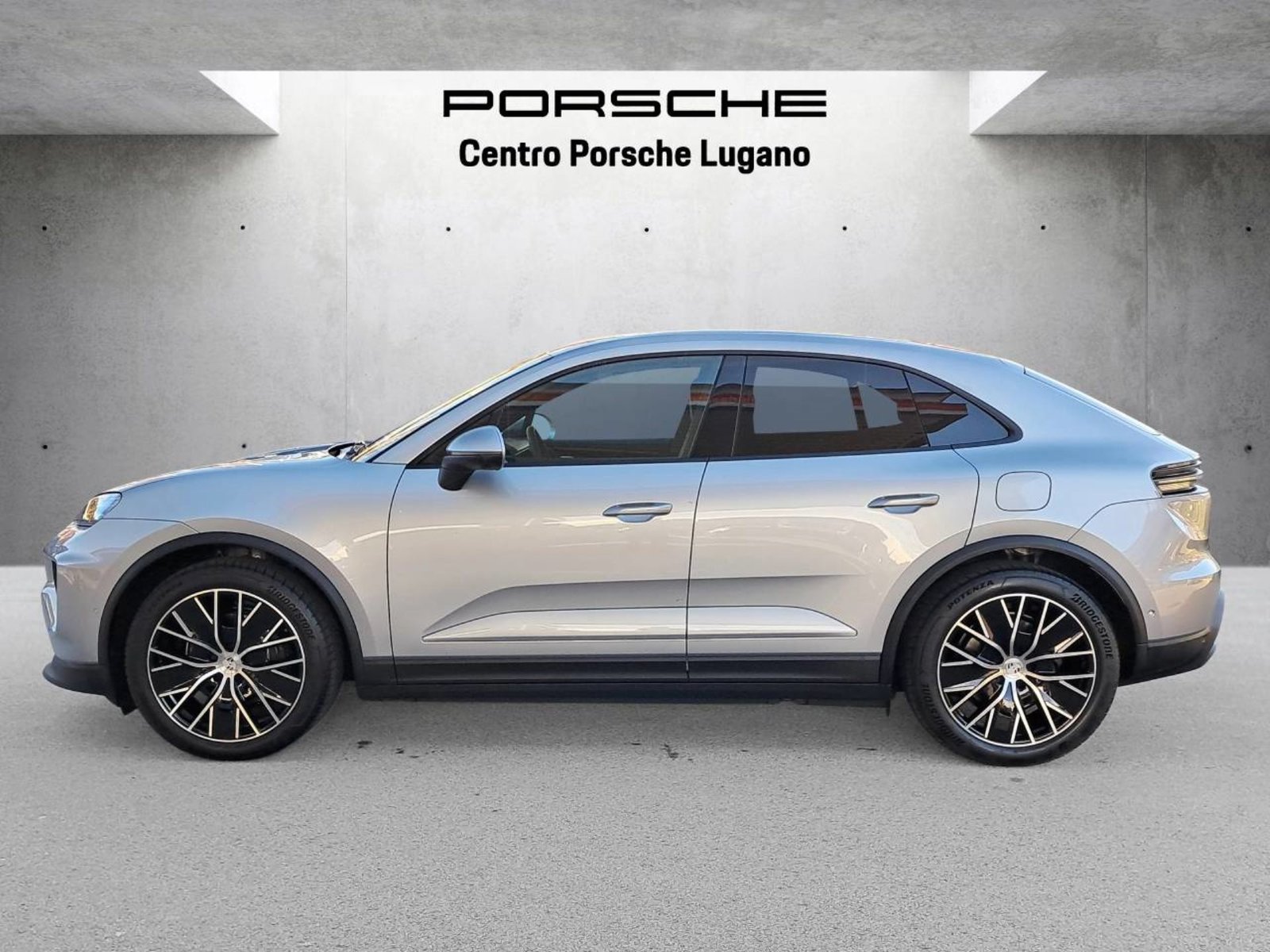 PORSCHE MACAN 4, Electric, New car, Automatic - 2