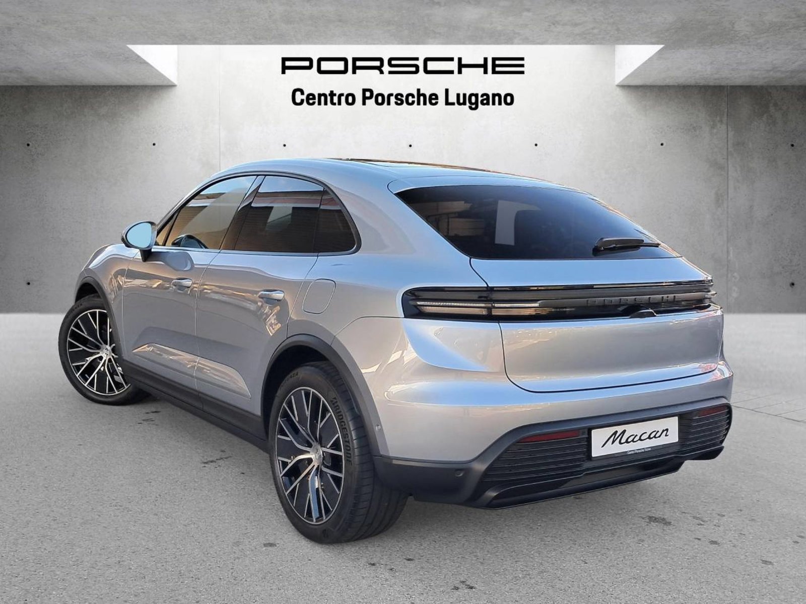 PORSCHE MACAN 4, Electric, New car, Automatic - 3