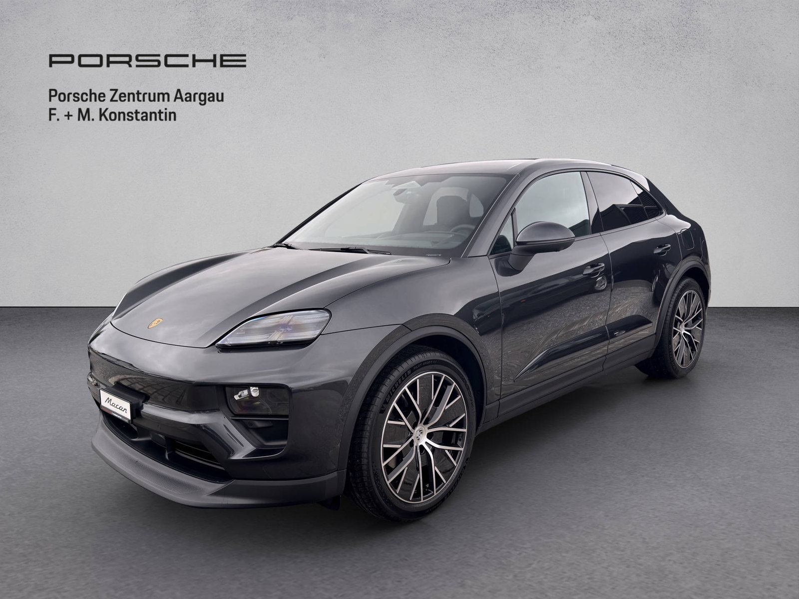 PORSCHE Macan 4
