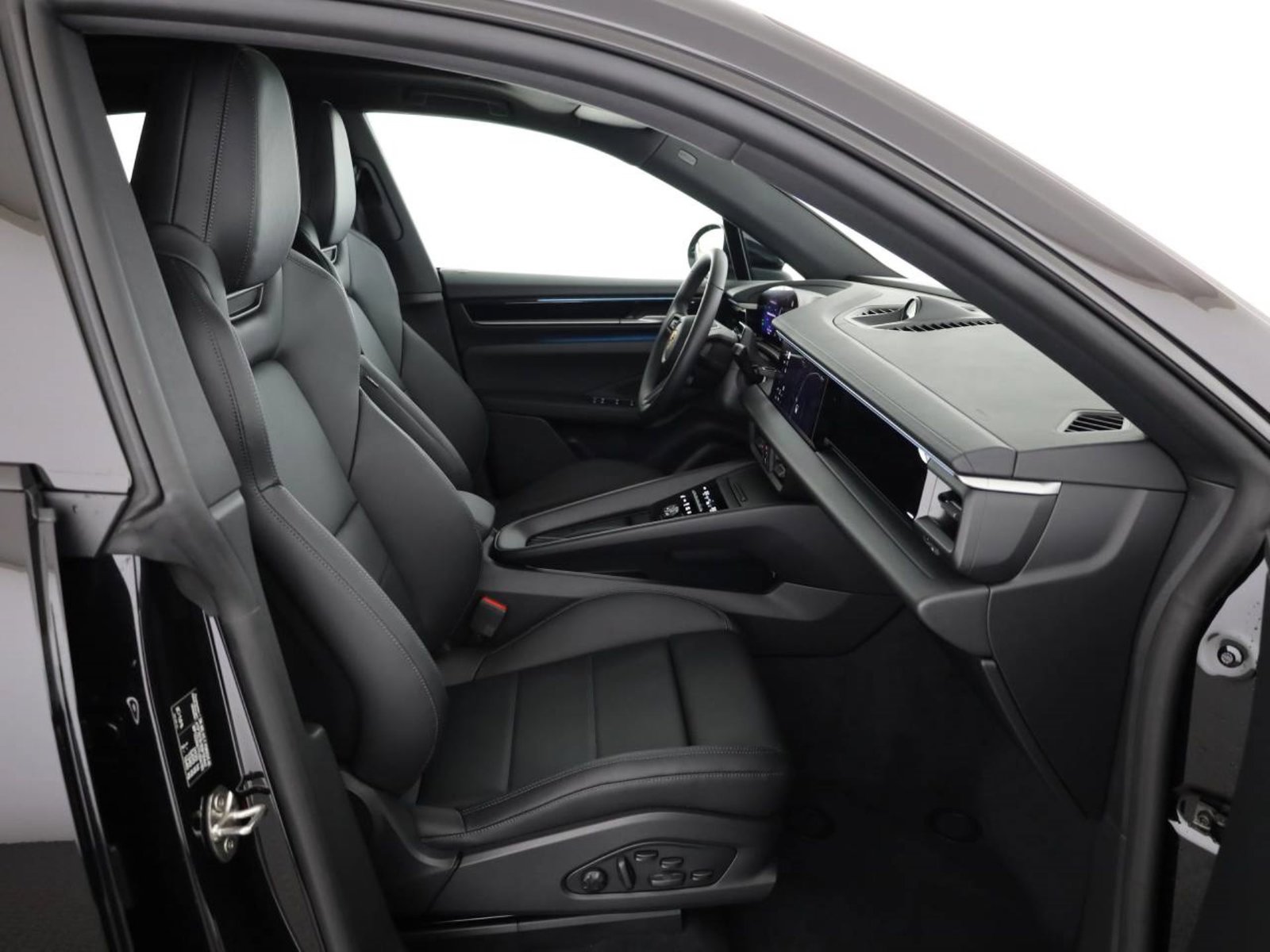 PORSCHE Macan 4, Electric, New car, Automatic - 4