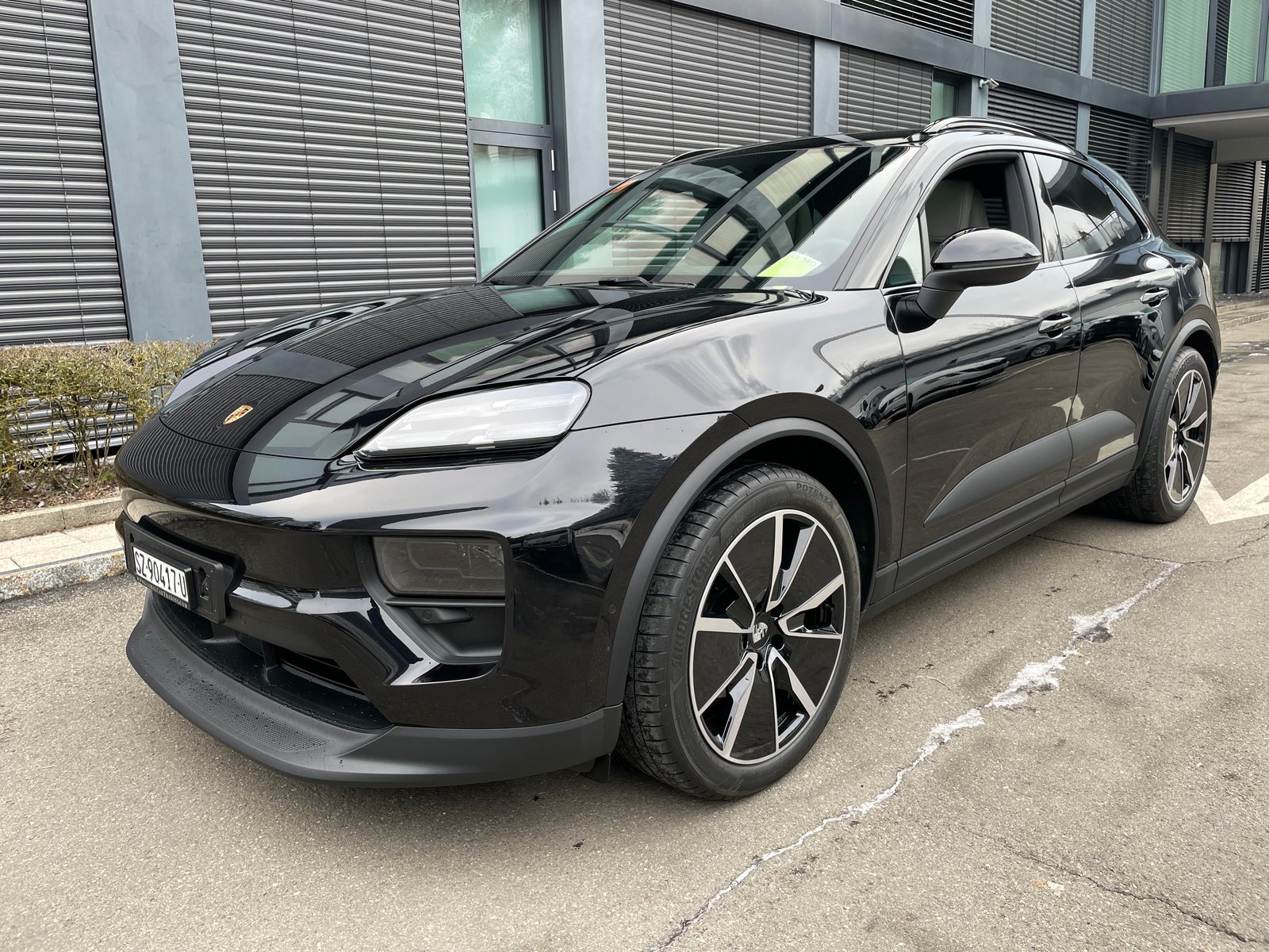 PORSCHE Macan 4 100kWh, Luftfederung, Panoramadach, usw