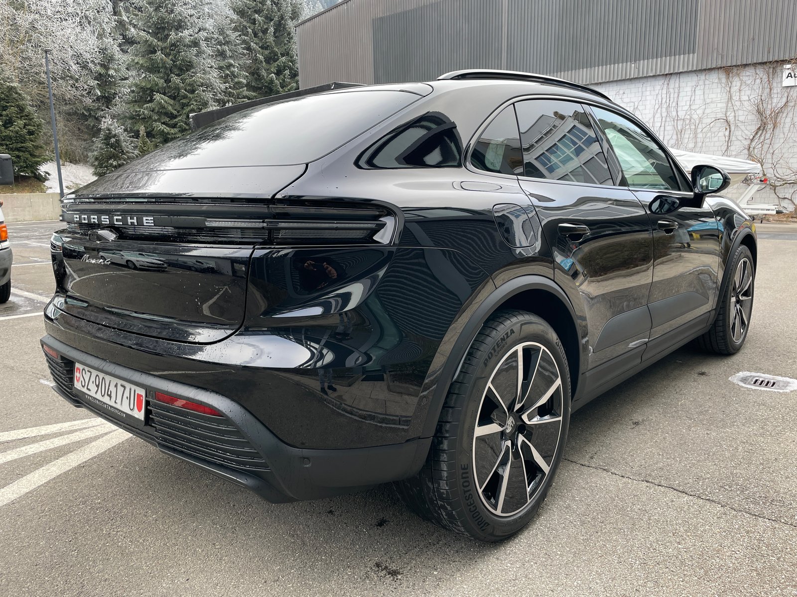 PORSCHE Macan 4 100kWh, Luftfederung, Panoramadach, usw, Électrique, Voiture nouvelle, Automatique - 7