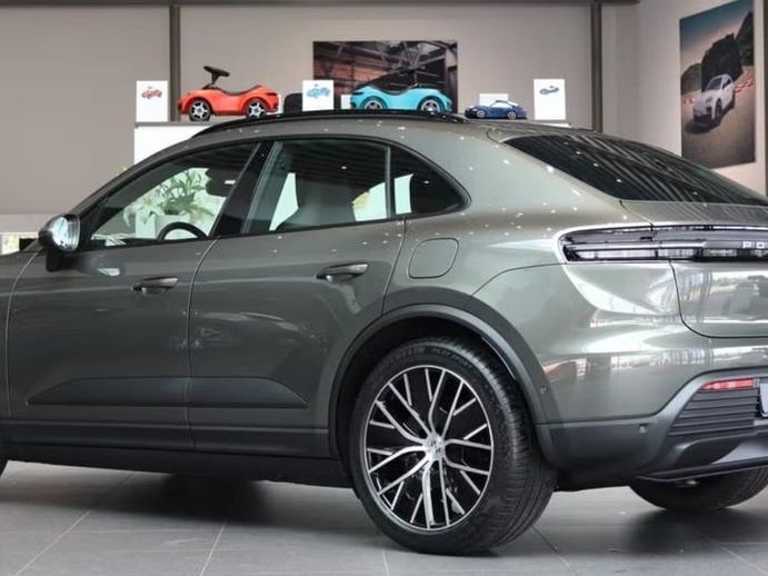 PORSCHE Macan 100kWh, Elektro, Neuwagen, Automatik