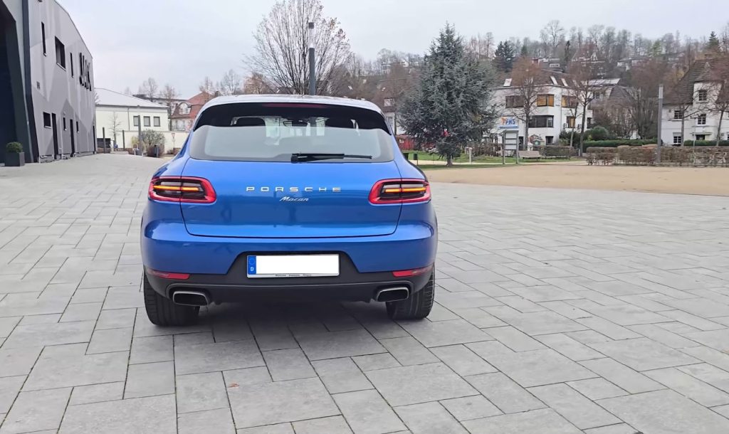PORSCHE MACAN Saphirblaumetallic 252 PS, Petrol, Second hand / Used, Automatic - 4