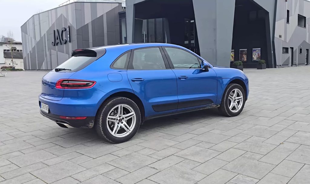 PORSCHE MACAN Saphirblaumetallic 252 PS, Petrol, Second hand / Used, Automatic - 5