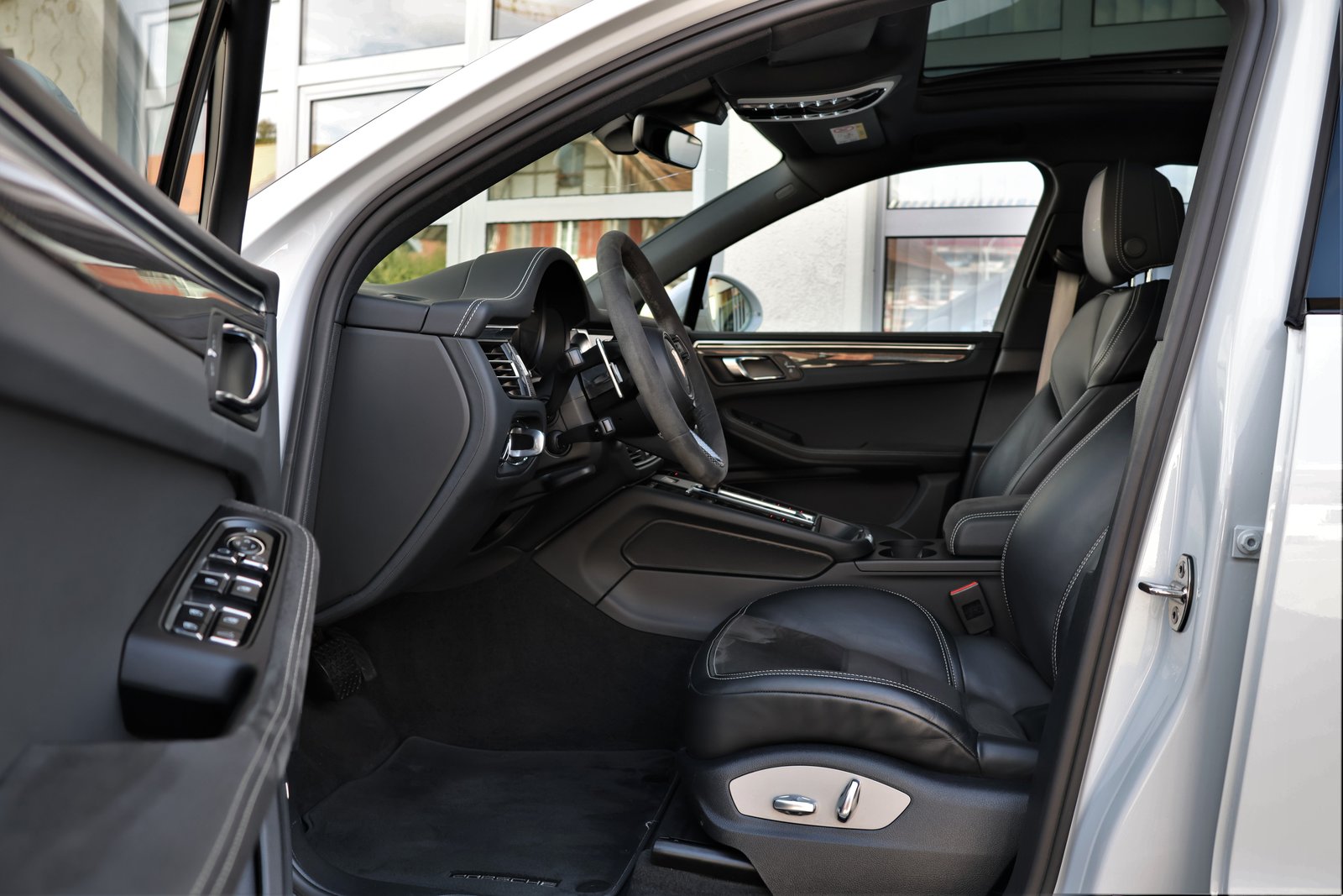 PORSCHE Macan GTS PDK (CH) "2+2y Approved", Benzina, Occasioni / Usate, Automatico - 7
