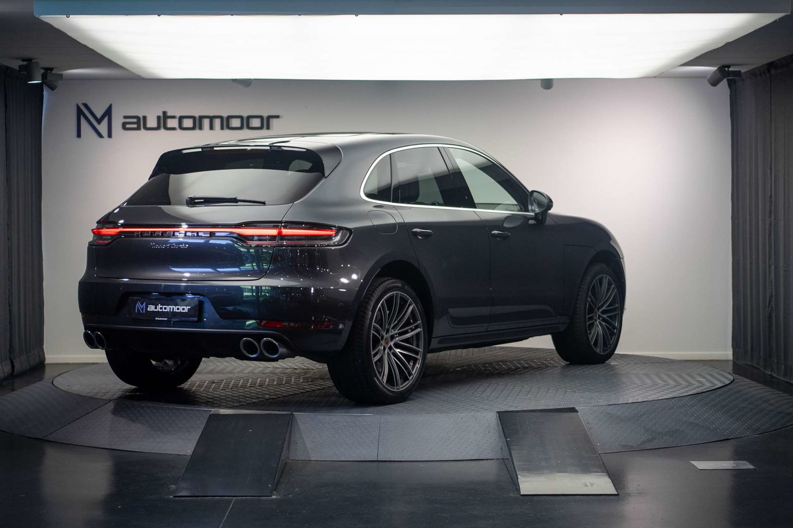 PORSCHE Macan Turbo PDK *CH-Fahrzeug* *Alcantarahimmel* *Pan, Petrol, Second hand / Used, Automatic - 5