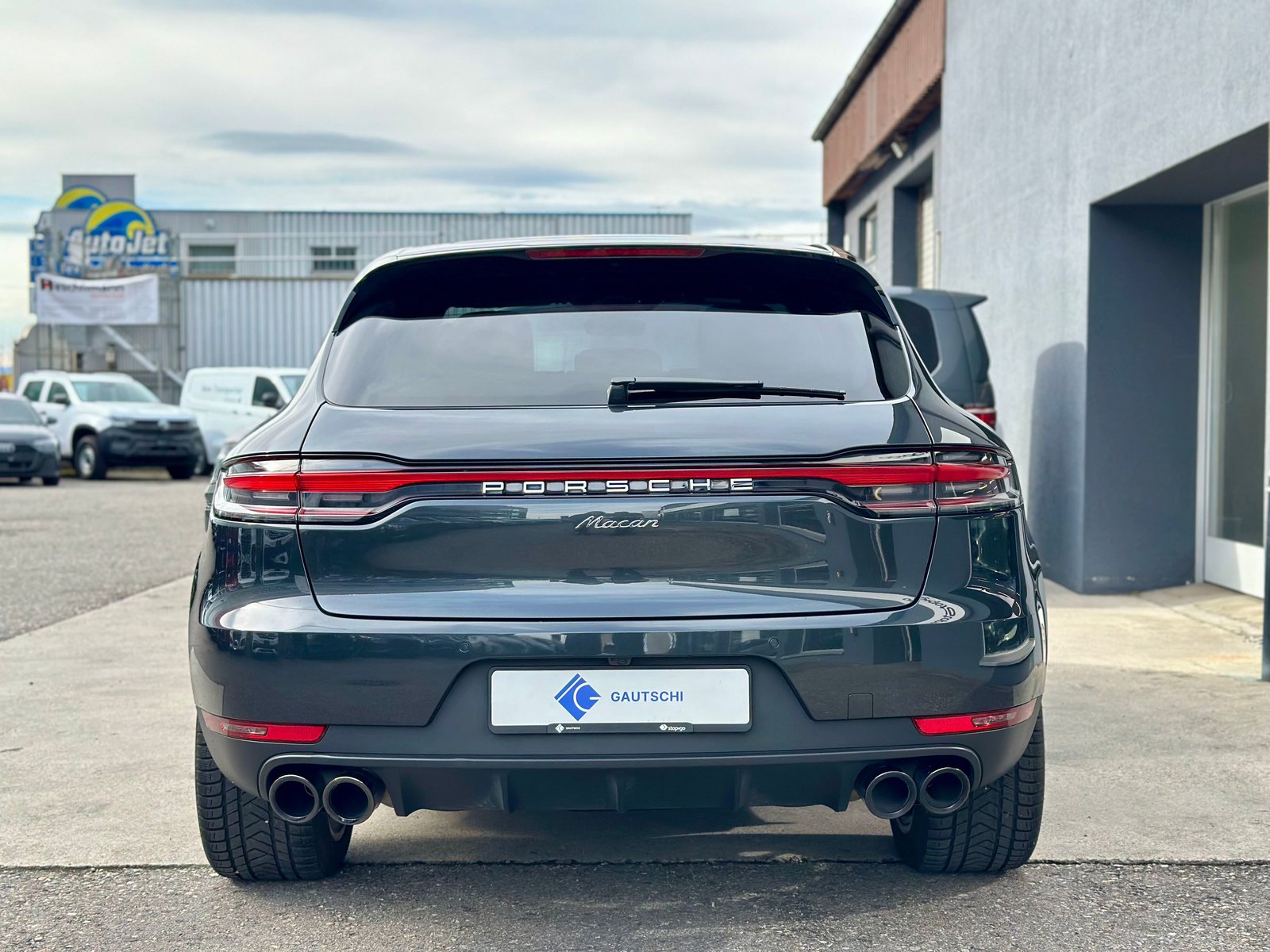 PORSCHE Macan PDK, Petrol, Second hand / Used, Automatic - 4