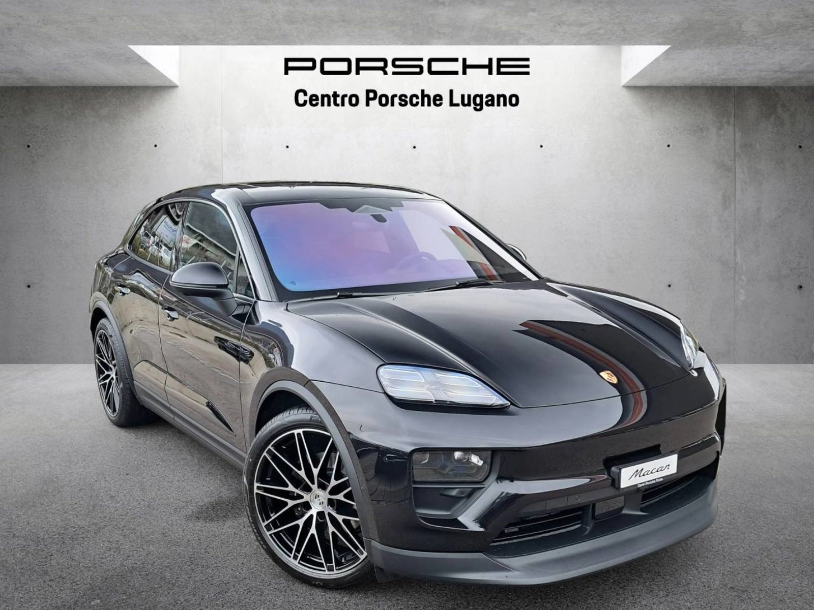 PORSCHE Macan 4