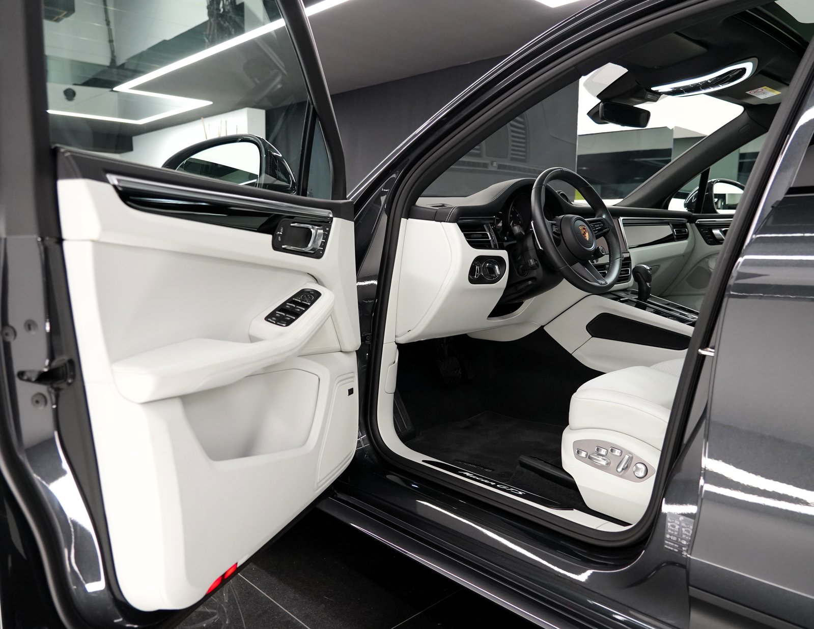 PORSCHE Macan GTS PDK, Benzin, Occasion / Gebraucht, Automatik - 6