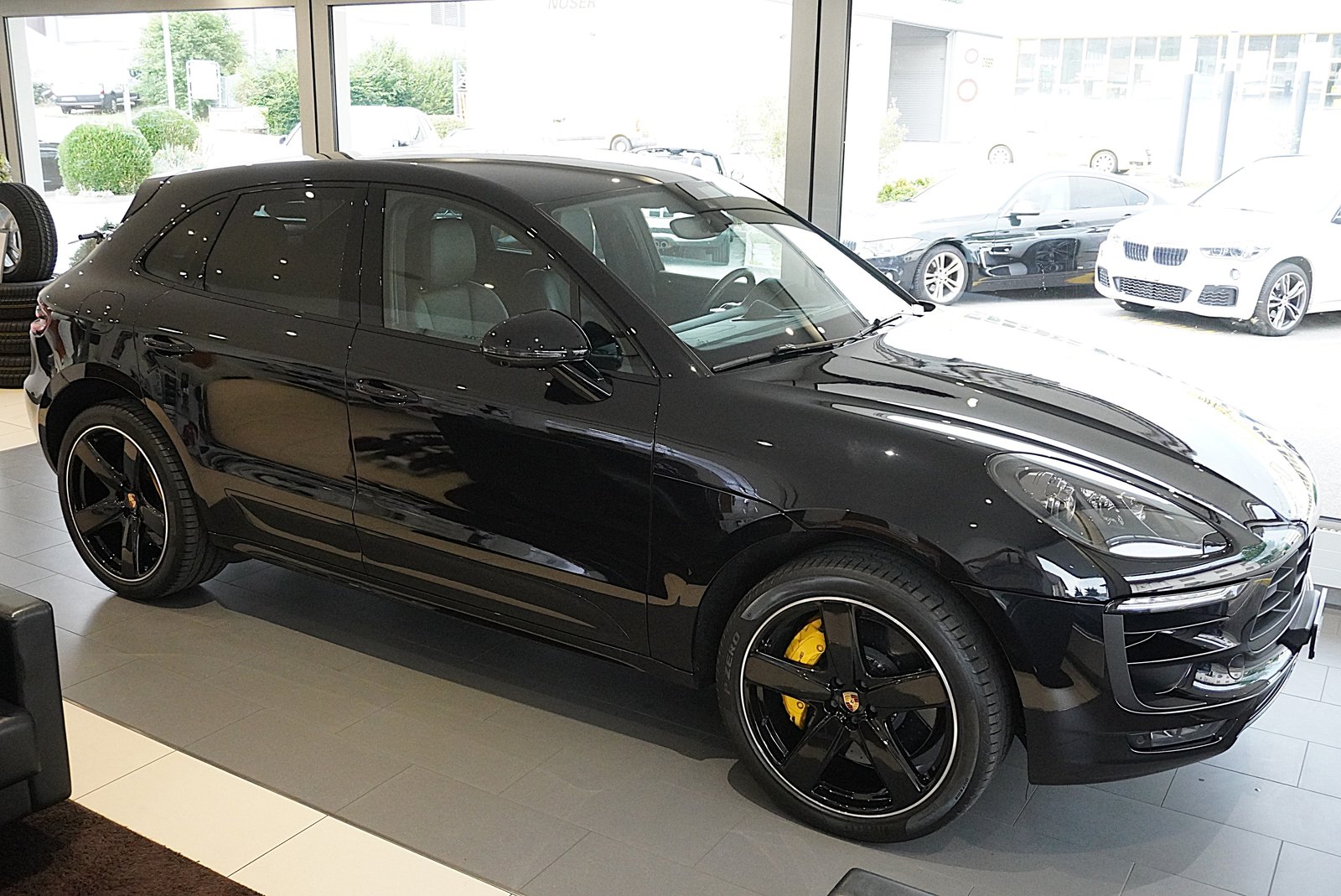 PORSCHE Macan Turbo PDK, Petrol, Second hand / Used, Automatic - 3