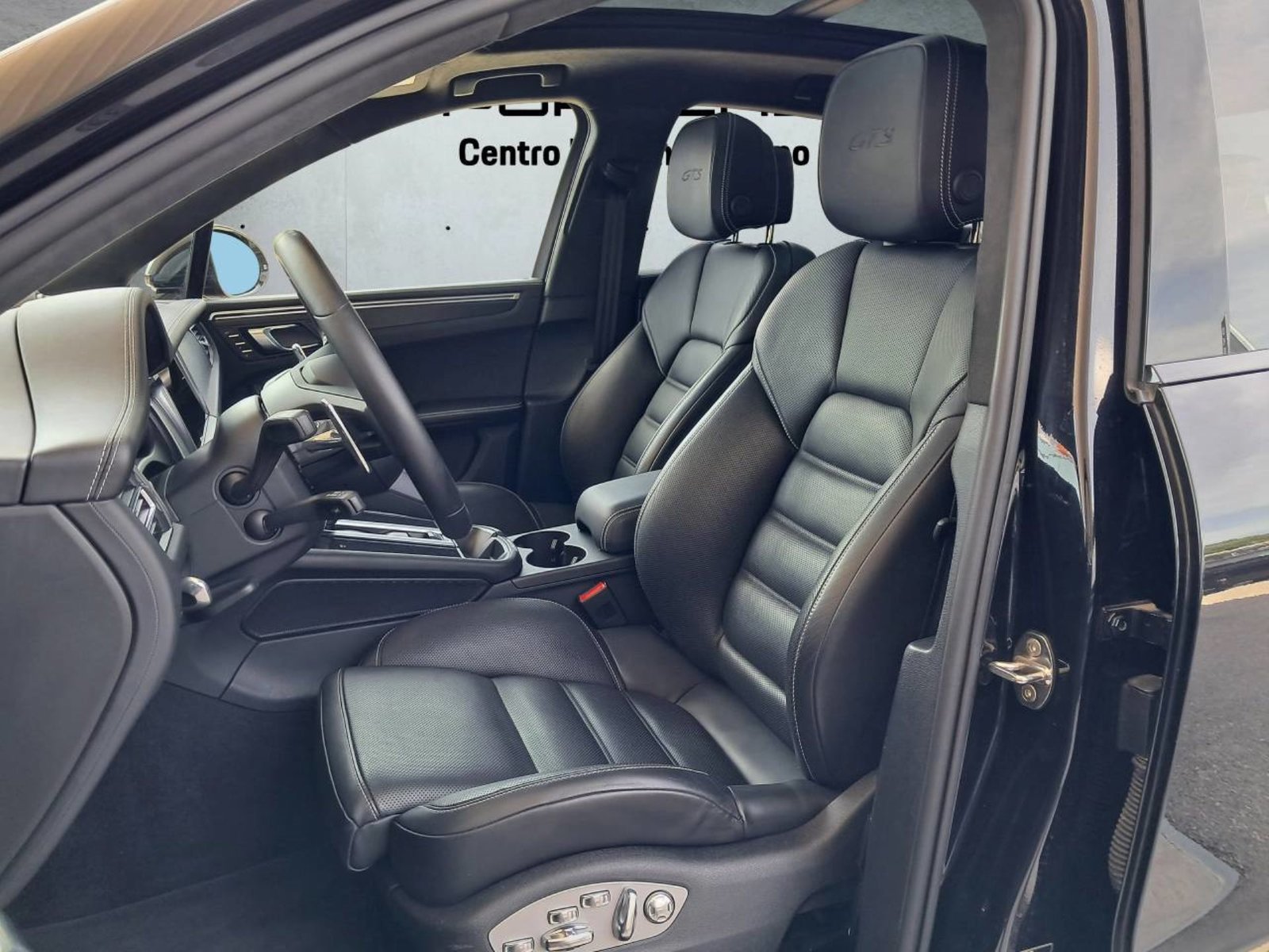 PORSCHE Macan GTS, Petrol, Second hand / Used, Automatic - 5