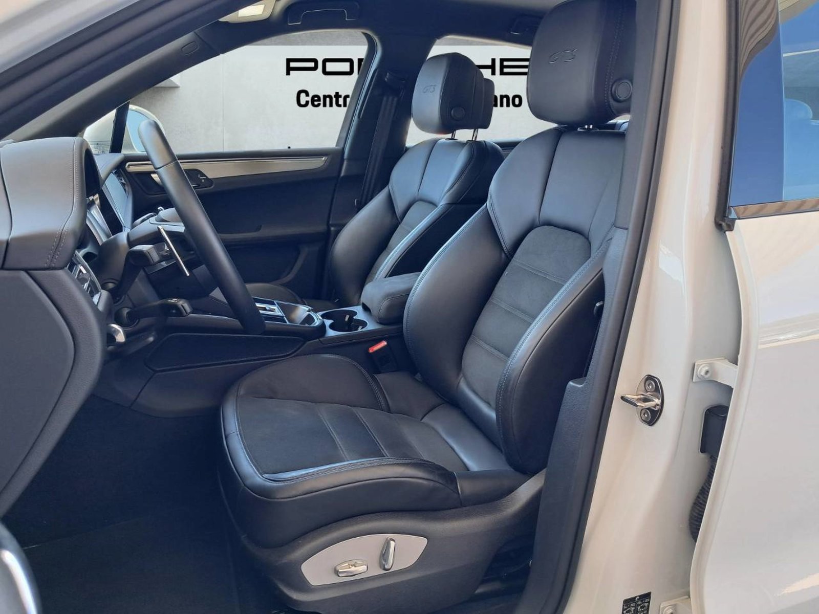 PORSCHE Macan GTS, Petrol, Second hand / Used, Automatic - 5