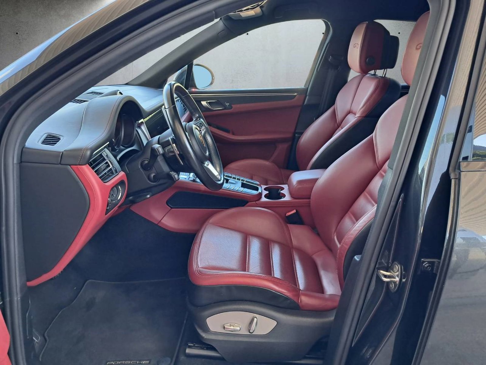 PORSCHE Macan GTS, Petrol, Second hand / Used, Automatic - 4