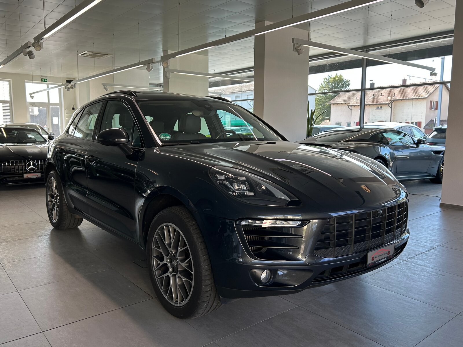 PORSCHE Macan S PDK, Petrol, Second hand / Used, Automatic - 2