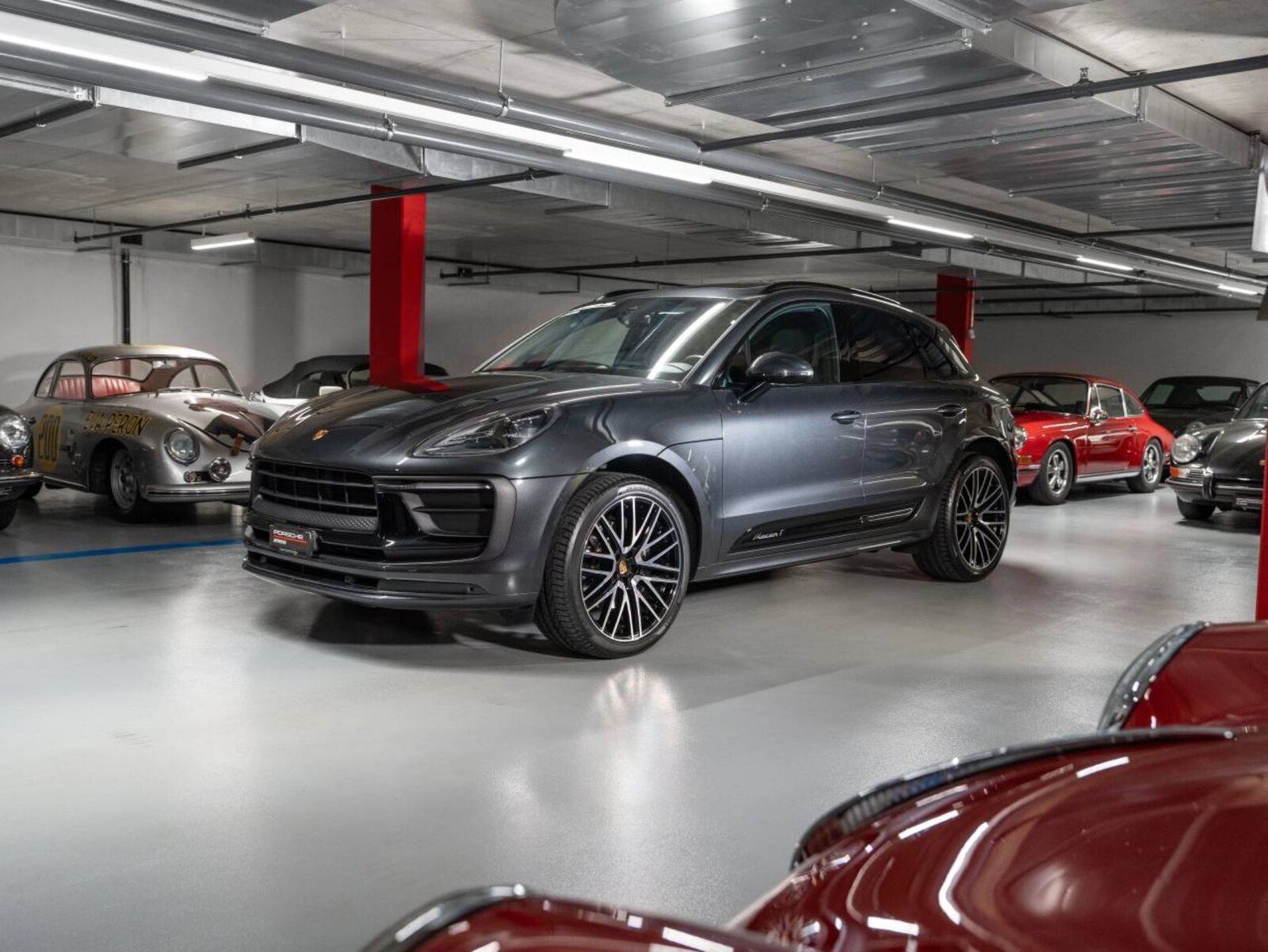 PORSCHE Macan T