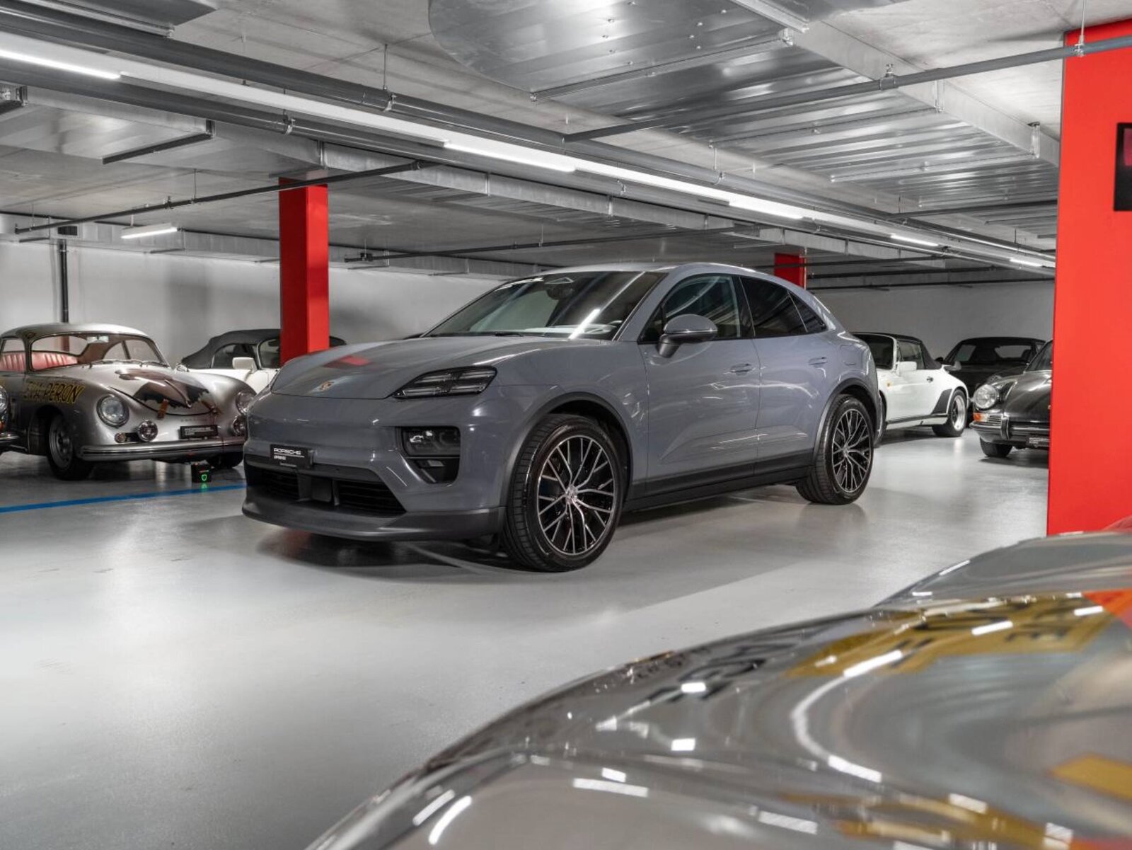 PORSCHE Macan 4