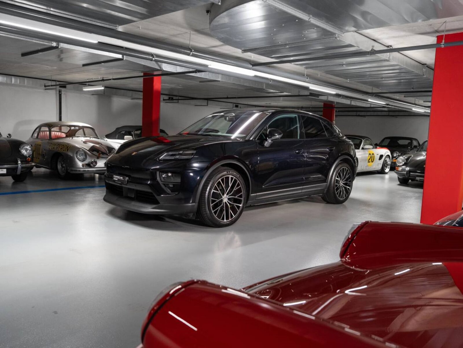 PORSCHE Macan 4