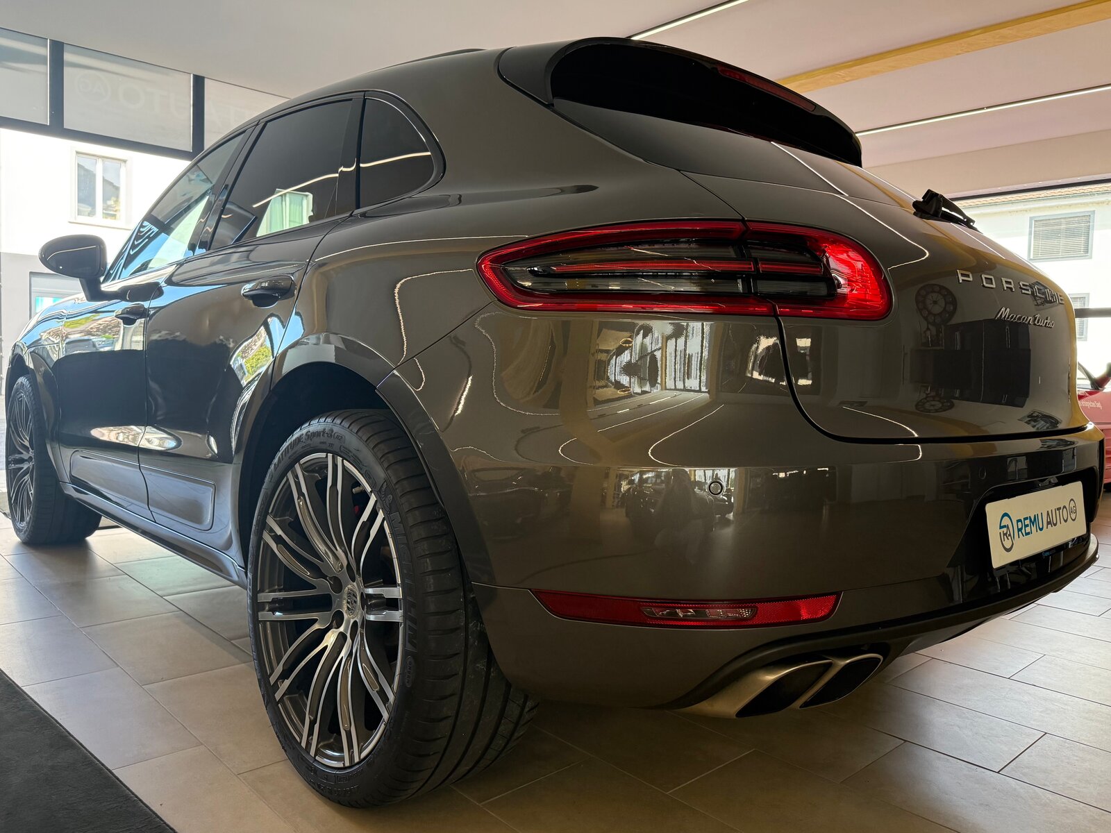 PORSCHE Macan Turbo PDK, Benzin, Occasion / Gebraucht, Automatik - 6