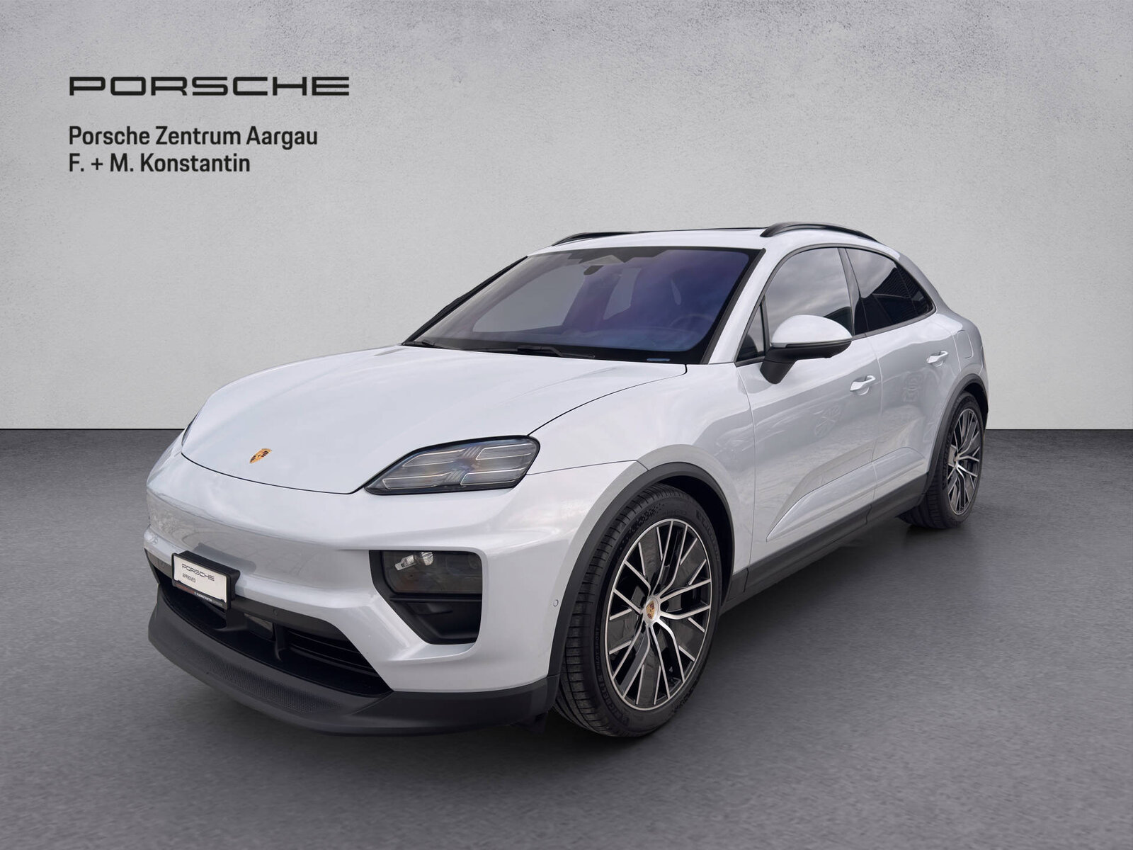 PORSCHE Macan 4