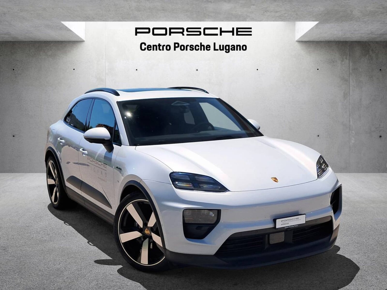PORSCHE Macan 4