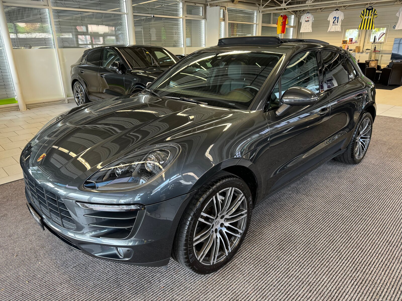 PORSCHE Macan S PDK CH Swiss Package Luftfederung 21 PDLS+ PAN