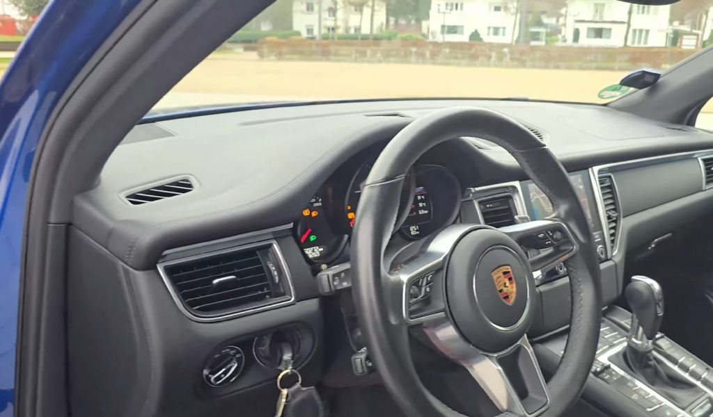 PORSCHE MACAN Saphirblaumetallic 252 PS, Petrol, Second hand / Used, Automatic - 7