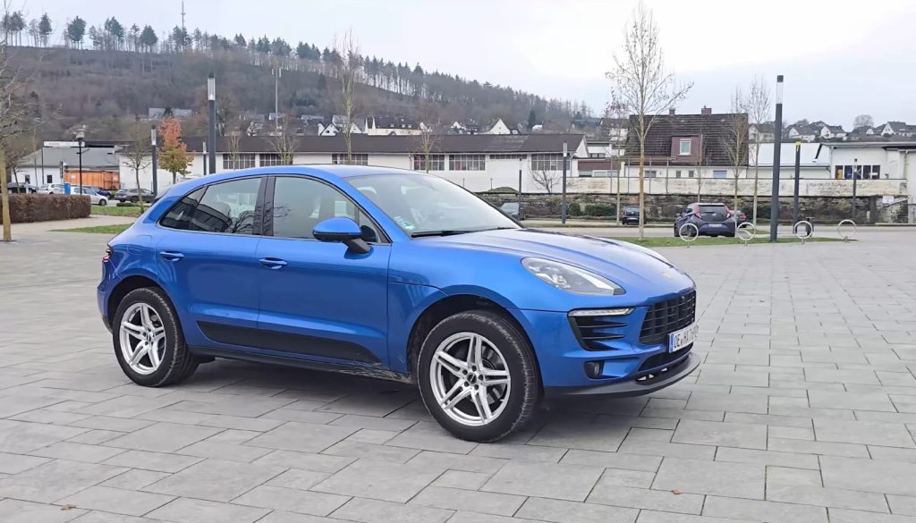 PORSCHE MACAN Saphirblaumetallic 252 PS