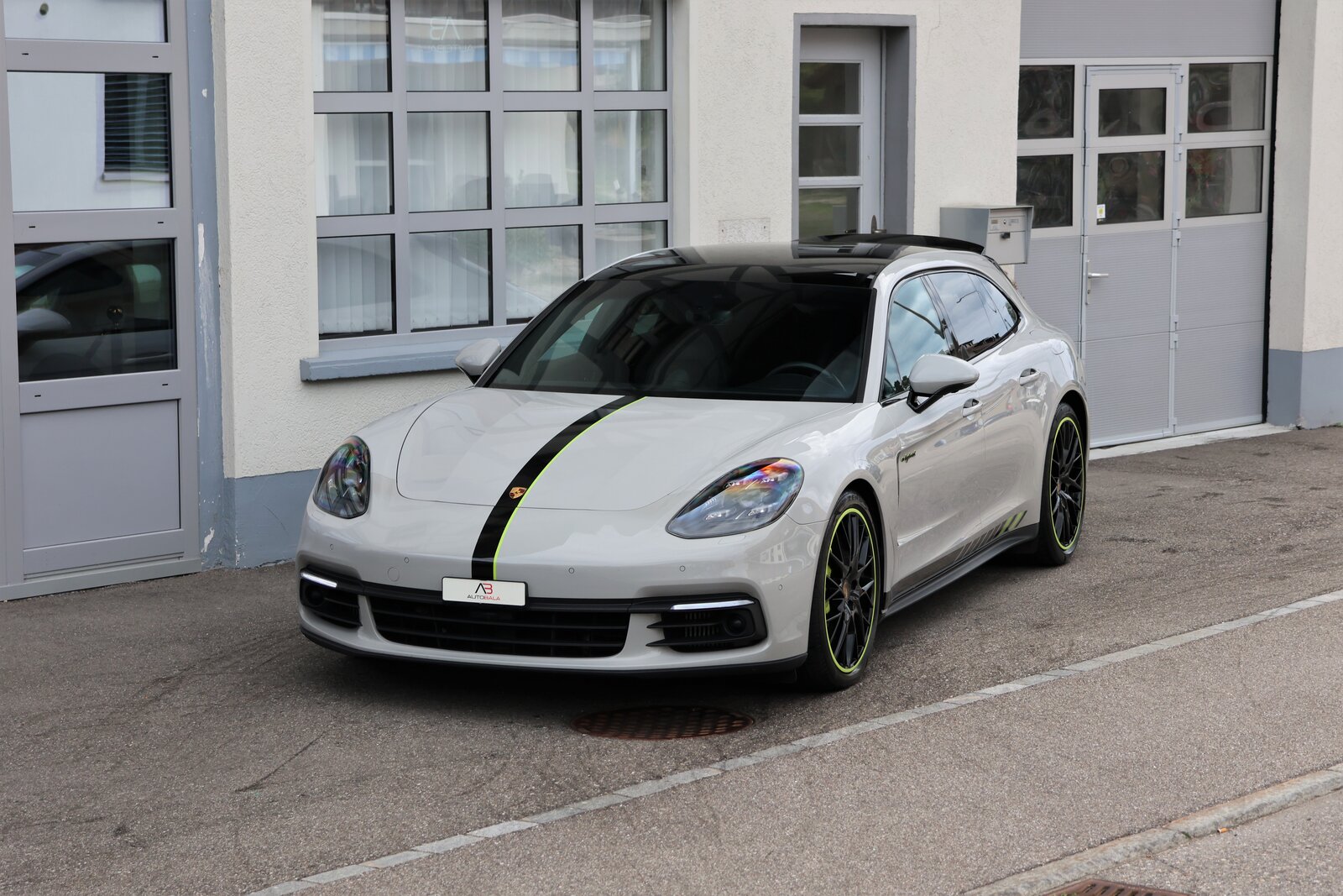 PORSCHE Panamera 4 E-Hybrid Sport Turismo PDK Kreide (CH) *Approved