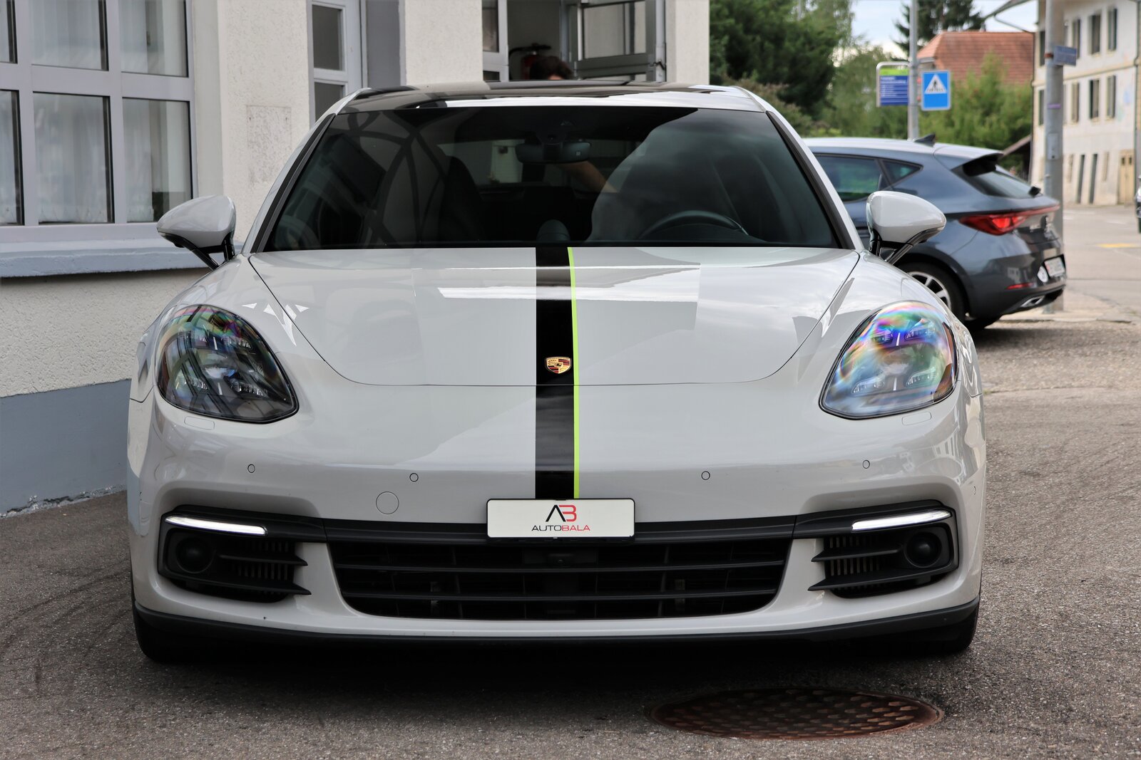 PORSCHE Panamera 4 E-Hybrid Sport Turismo PDK Kreide (CH) *Approved, Plug-in-Hybrid Petrol/Electric, Second hand / Used, Automatic - 2