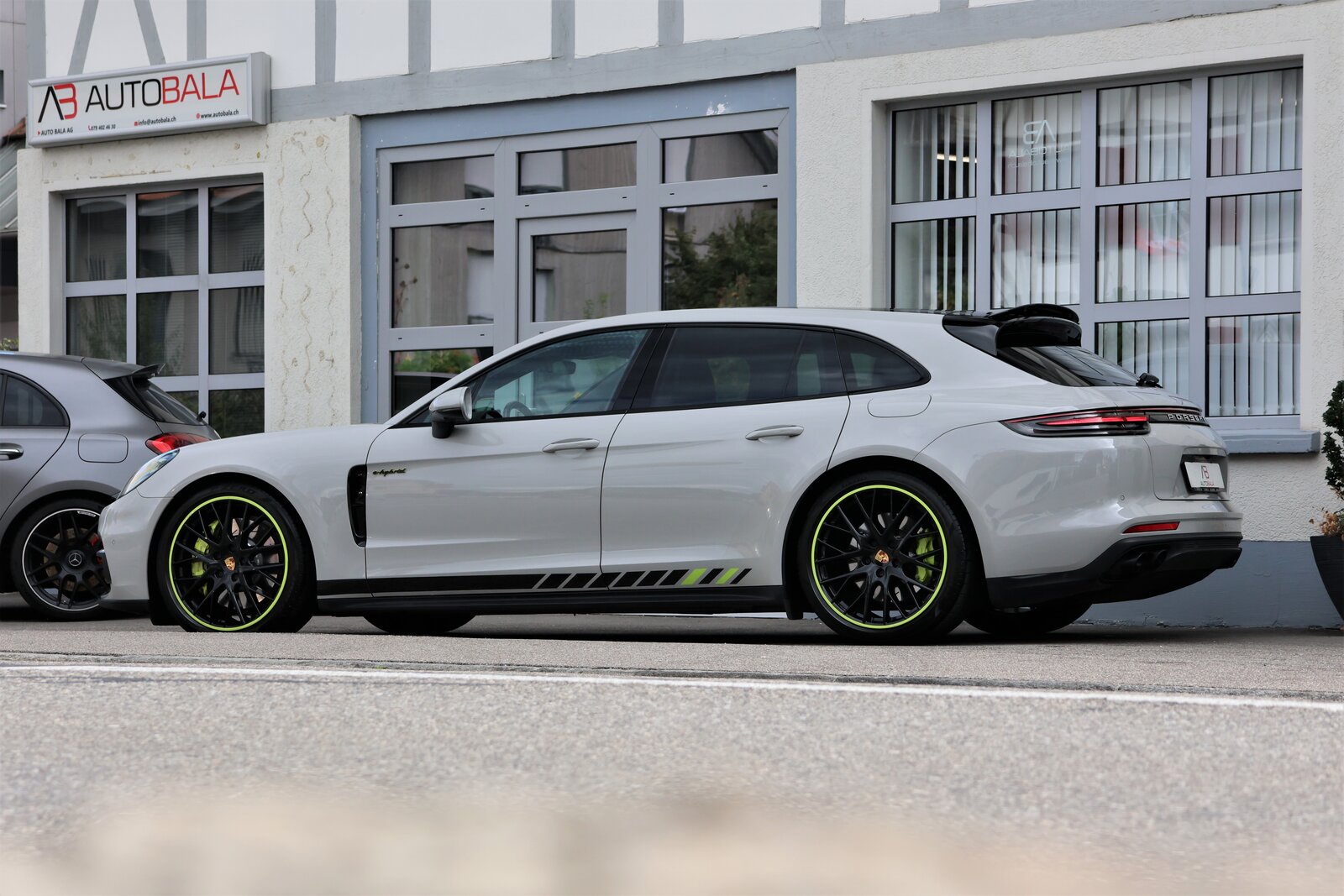 PORSCHE Panamera 4 E-Hybrid Sport Turismo PDK Kreide (CH) *Approved, Plug-in-Hybrid Petrol/Electric, Second hand / Used, Automatic - 4