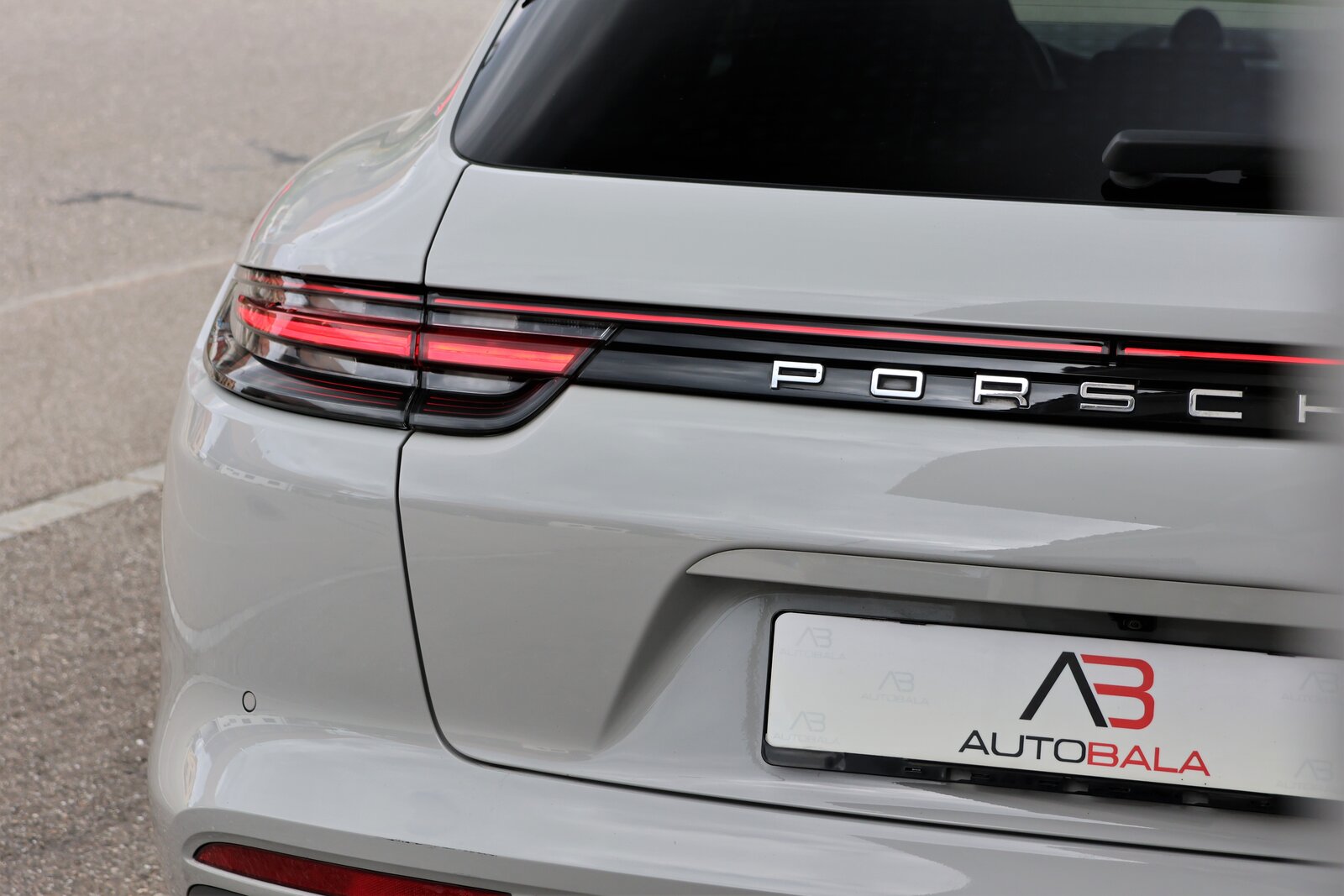 PORSCHE Panamera 4 E-Hybrid Sport Turismo PDK Kreide (CH) *Approved, Plug-in-Hybrid Petrol/Electric, Second hand / Used, Automatic - 6