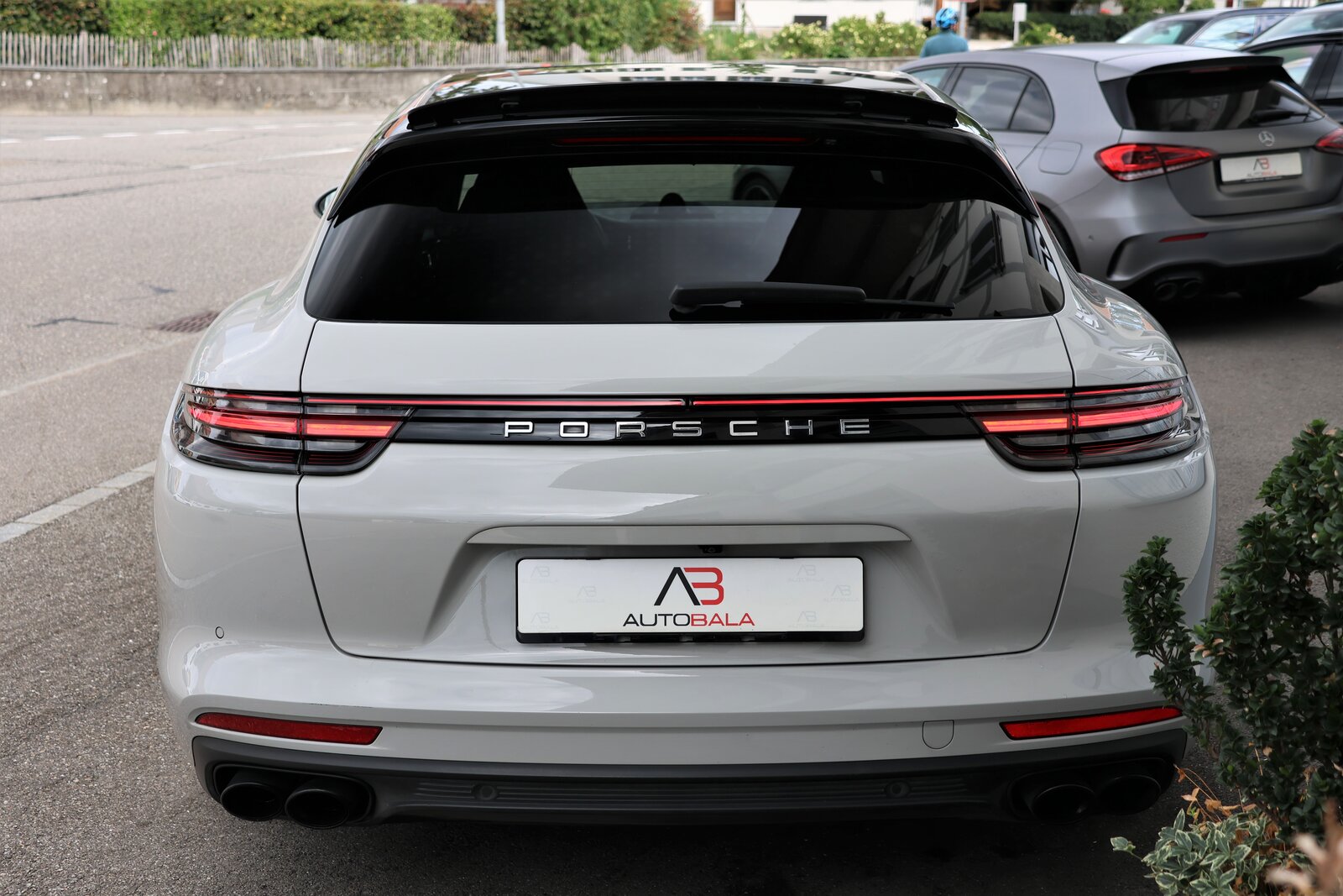 PORSCHE Panamera 4 E-Hybrid Sport Turismo PDK Kreide (CH) *Approved, Plug-in-Hybrid Petrol/Electric, Second hand / Used, Automatic - 7