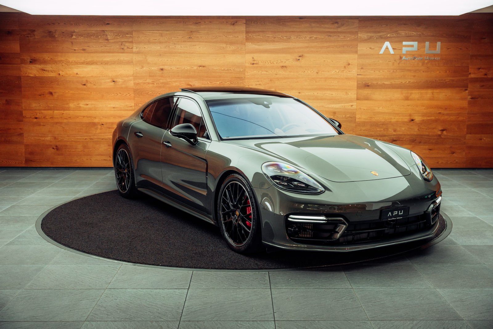 PORSCHE Panamera GTS PDK Aventuringrün