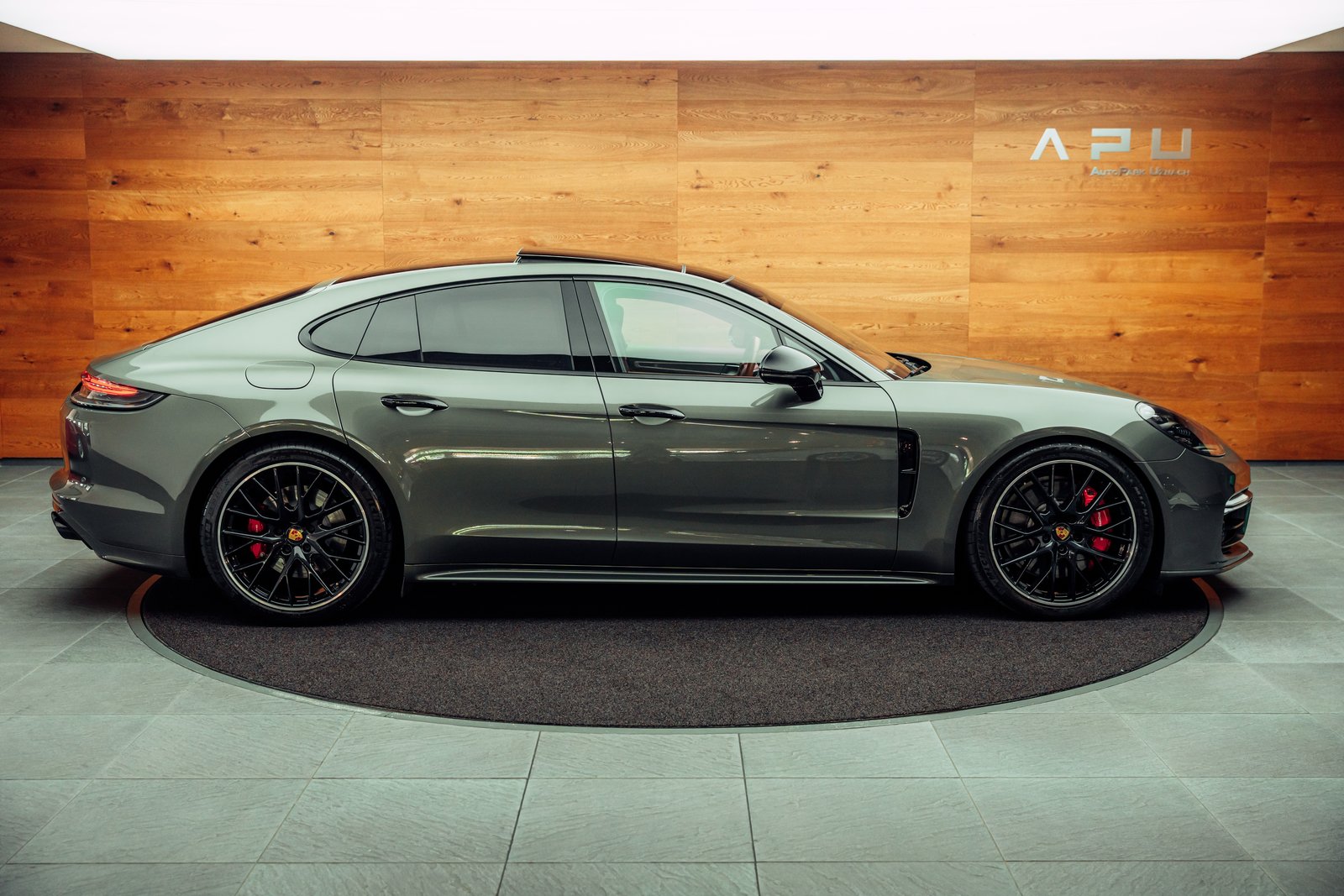 PORSCHE Panamera GTS PDK Aventuringrün, Petrol, Second hand / Used, Automatic - 2