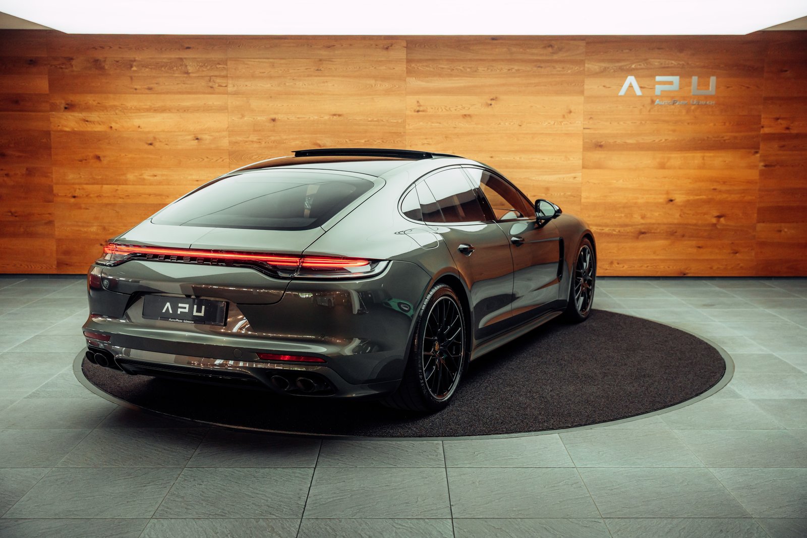 PORSCHE Panamera GTS PDK Aventuringrün, Petrol, Second hand / Used, Automatic - 3